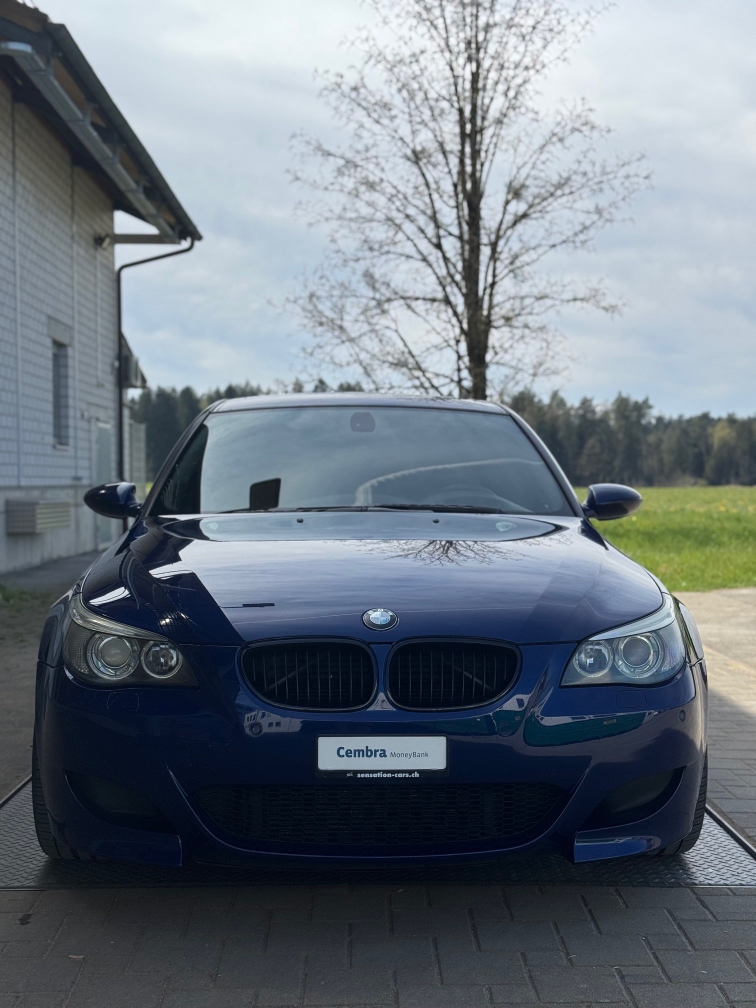 BMW M5-image-1