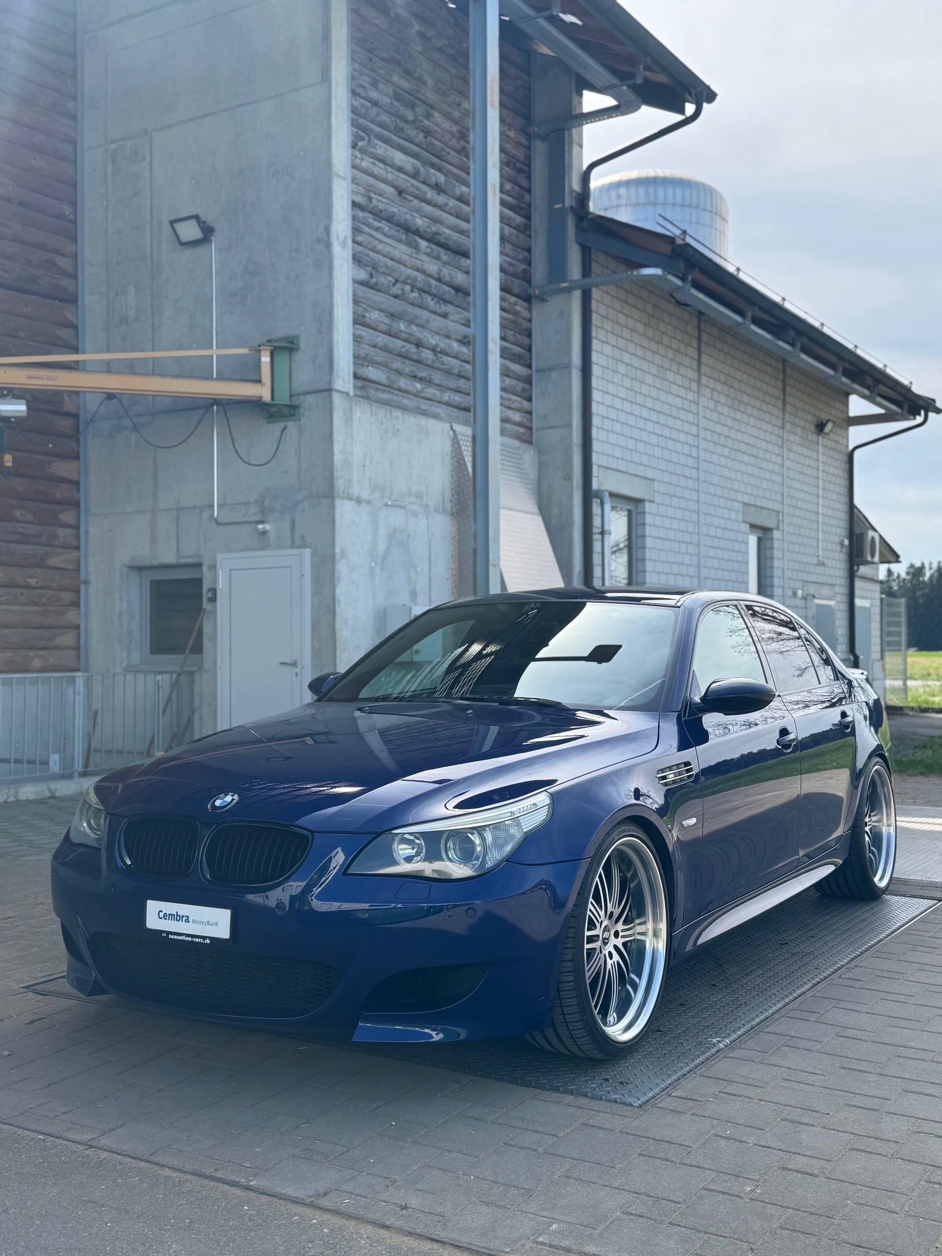 BMW M5-image-4