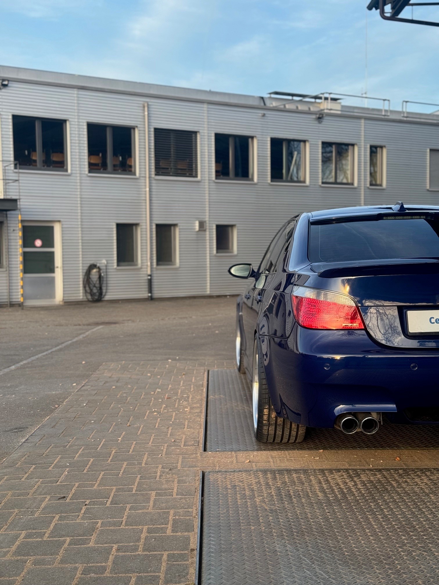 BMW M5-image-10