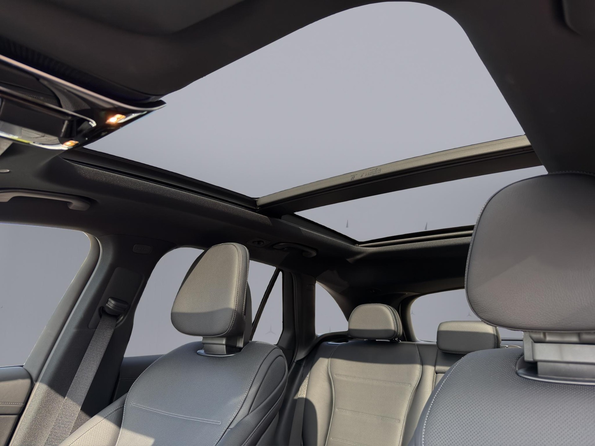 MERCEDES-BENZ GLC 300 AMG Line 4matic-image-12