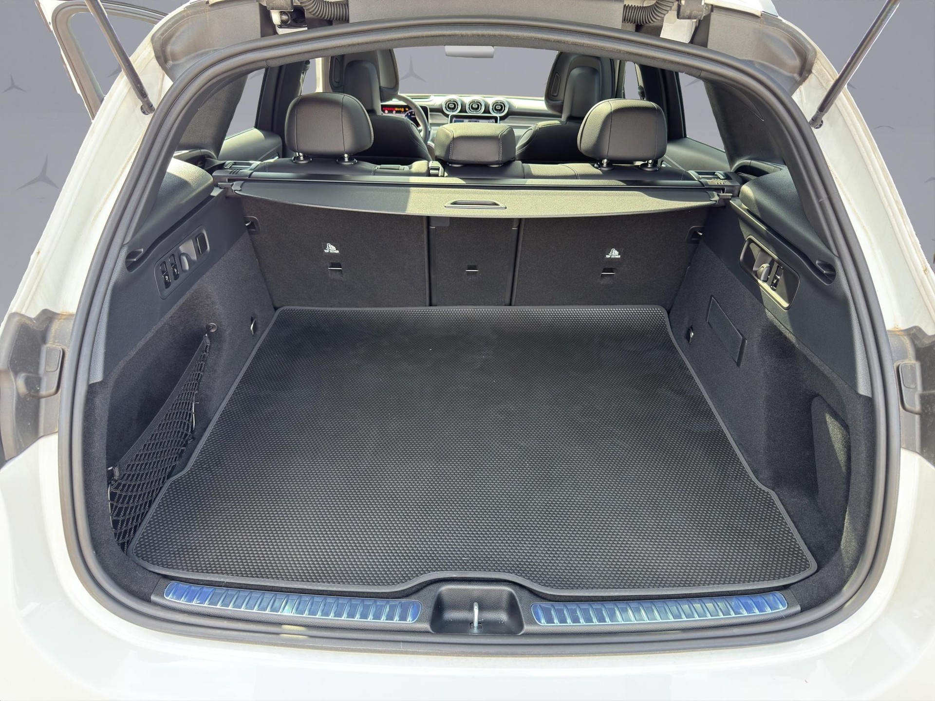 MERCEDES-BENZ GLC 300 AMG Line 4matic-image-13