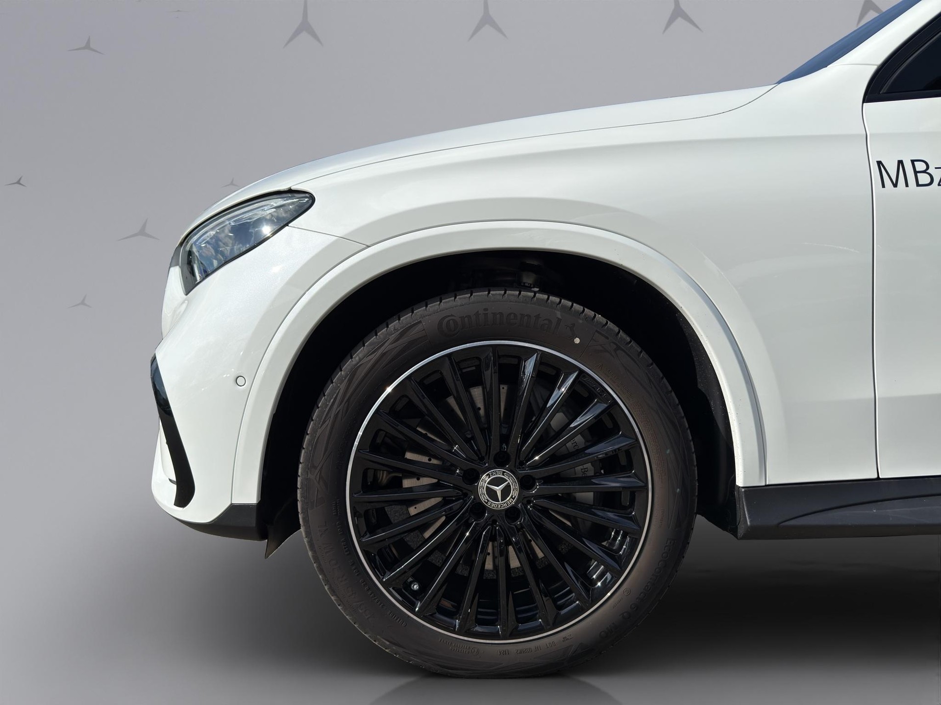MERCEDES-BENZ GLC 300 AMG Line 4matic-image-5