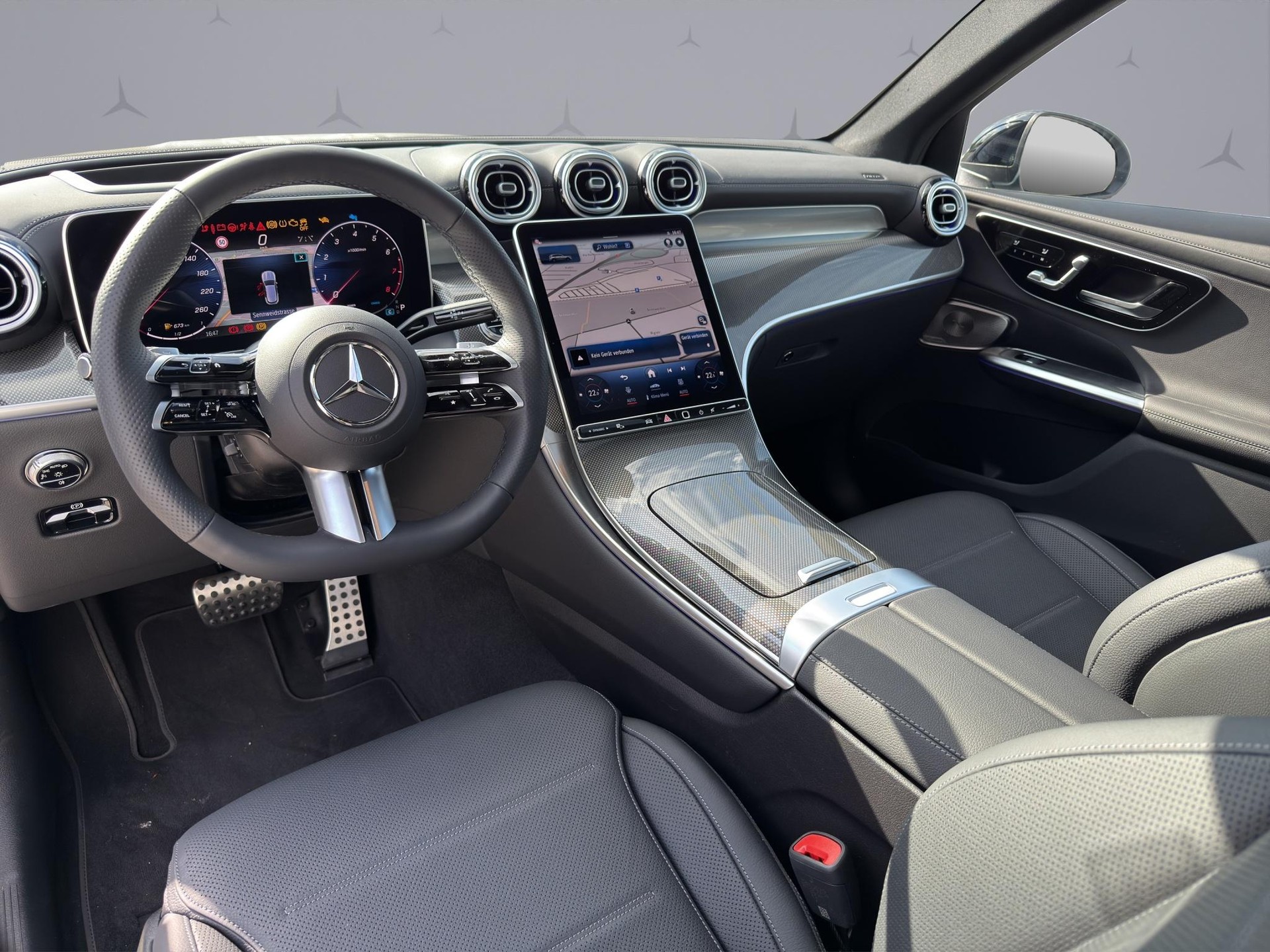 MERCEDES-BENZ GLC 300 AMG Line 4matic-image-9