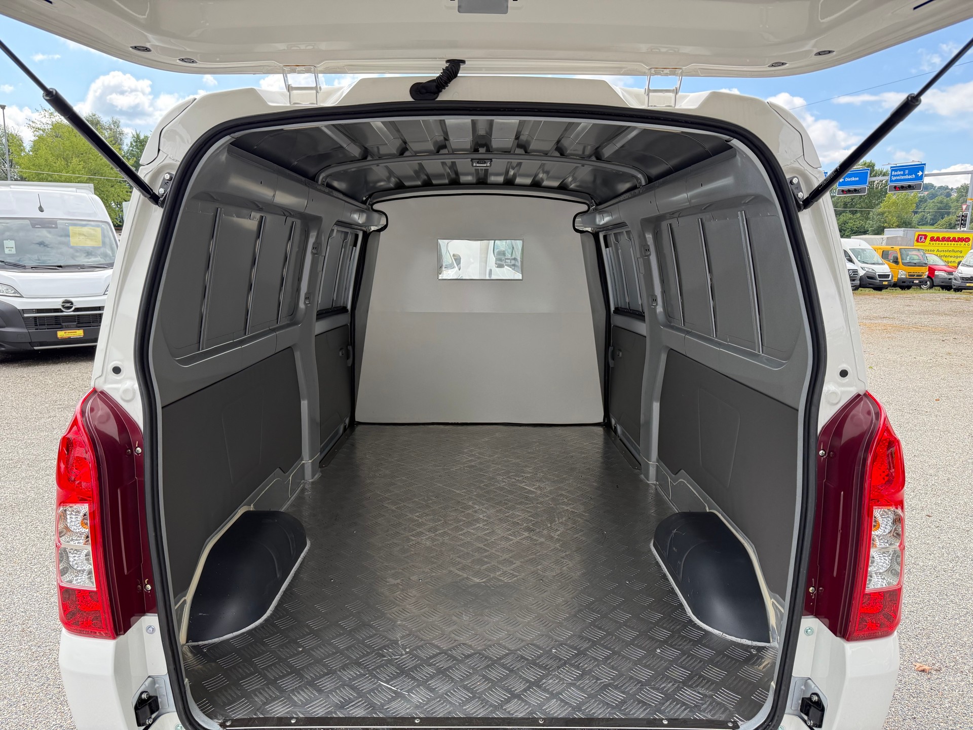 CENNTRO Logistar 200 L1H1-image-9