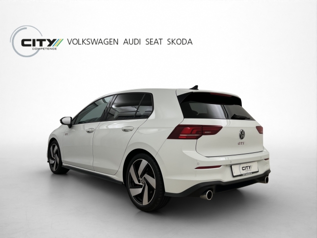 VW Golf 8 2.0 TSI GTI Black Style DSG-image-2