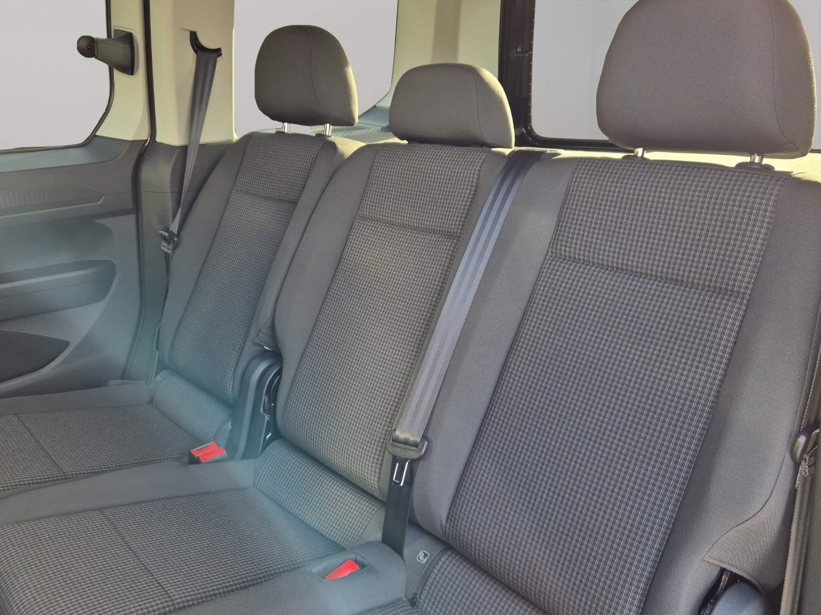 VW VW Caddy-image-8