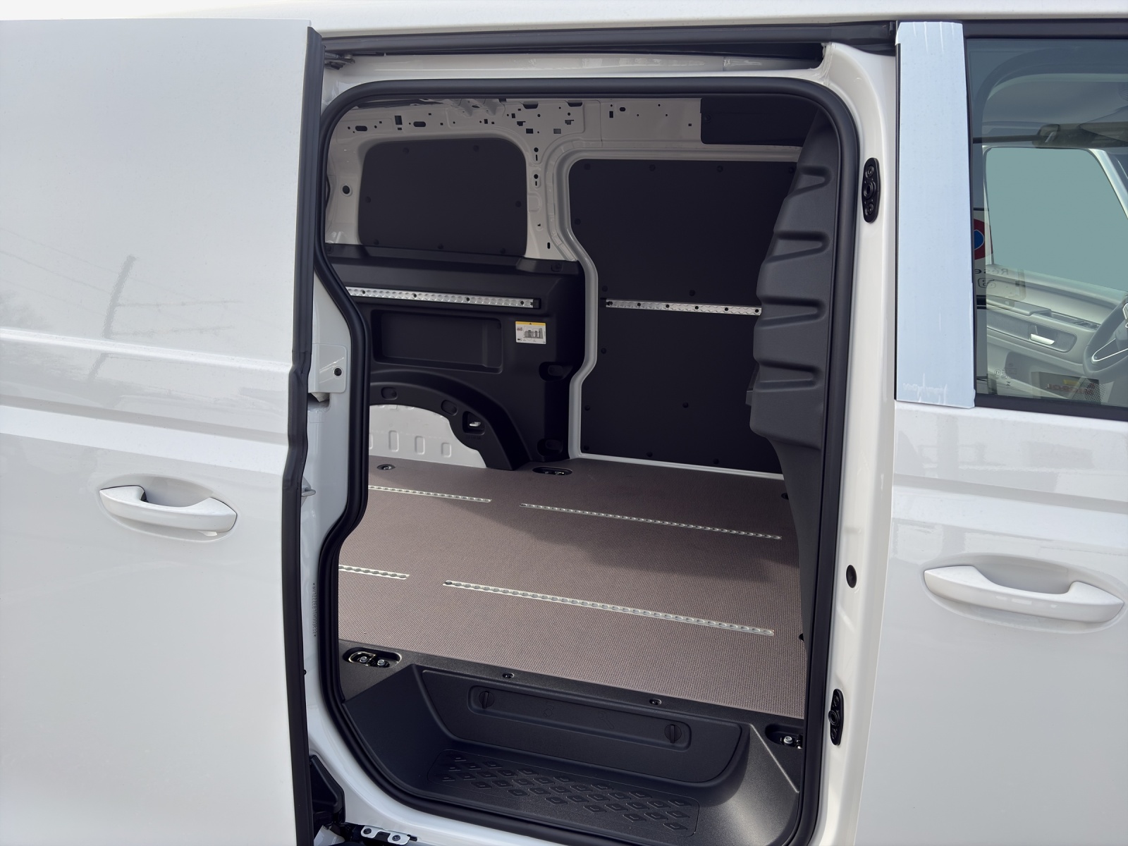 VW ID. Buzz Cargo Pro-image-11