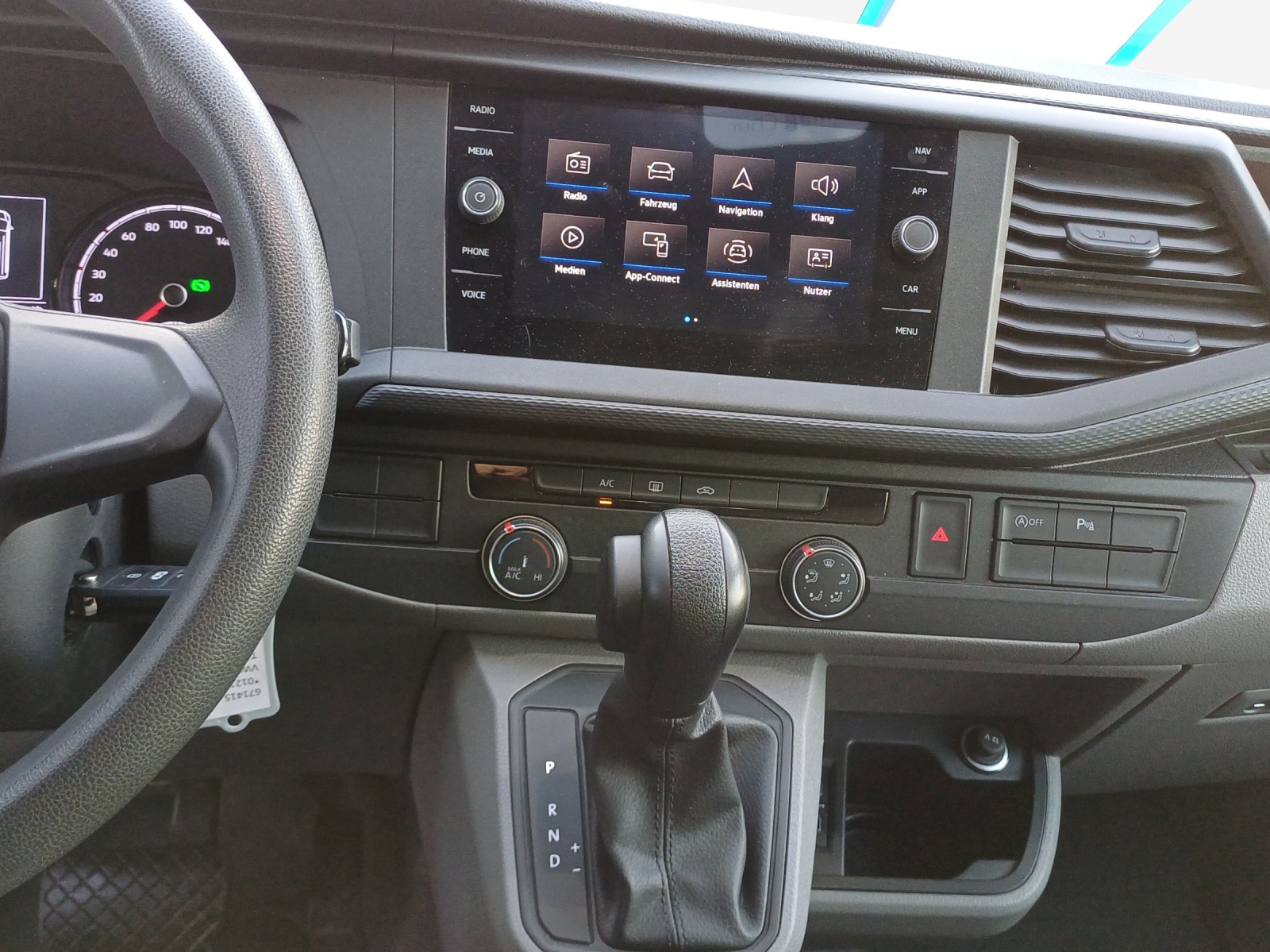 VW T6.1 2.0 TDI 4Motion DSG-image-10