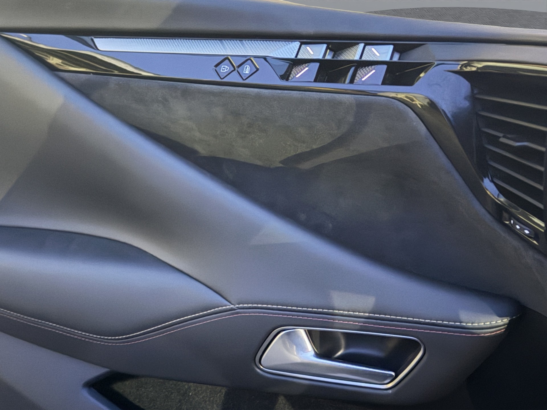 DS AUTOMOBILES DS 4 1.2 Pure Tech Performance Line+ EAT8-image-9