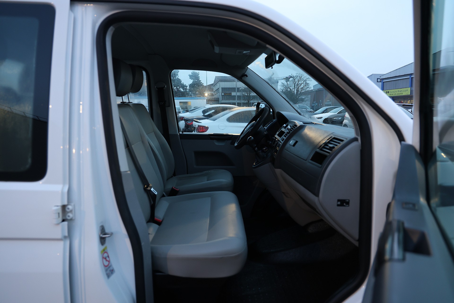 VW T5 2.0 TDI-image-14