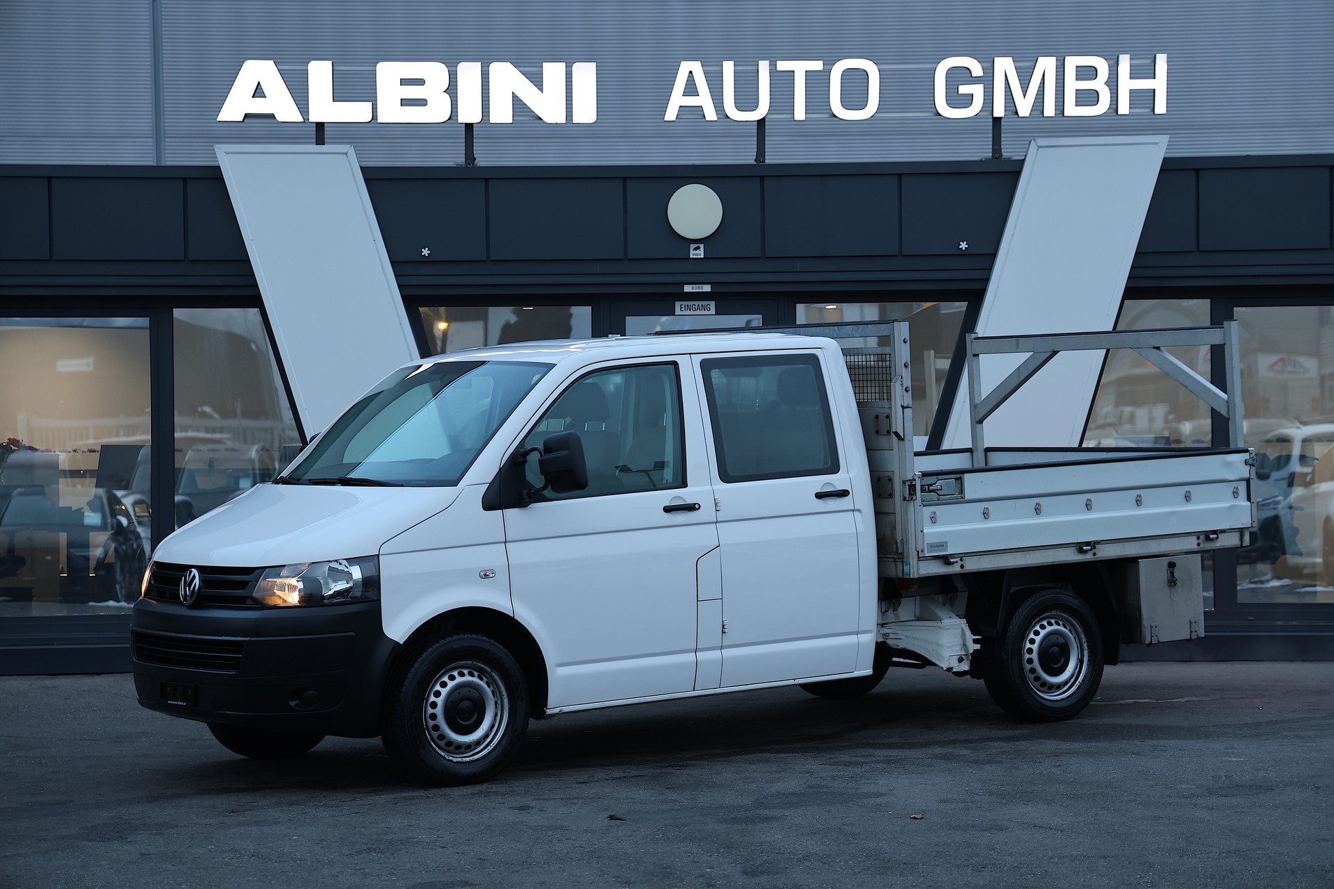 VW T5 2.0 TDI-image-0