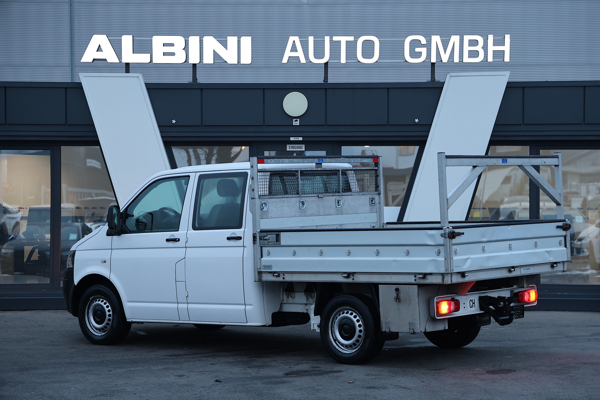 VW T5 2.0 TDI-image-2