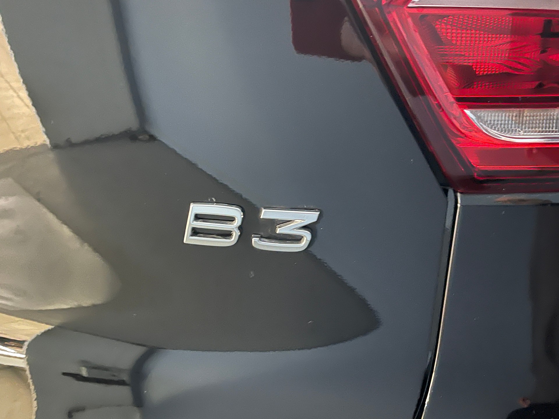 VOLVO XC40 2.0 B3 MH Plus Dark-image-6