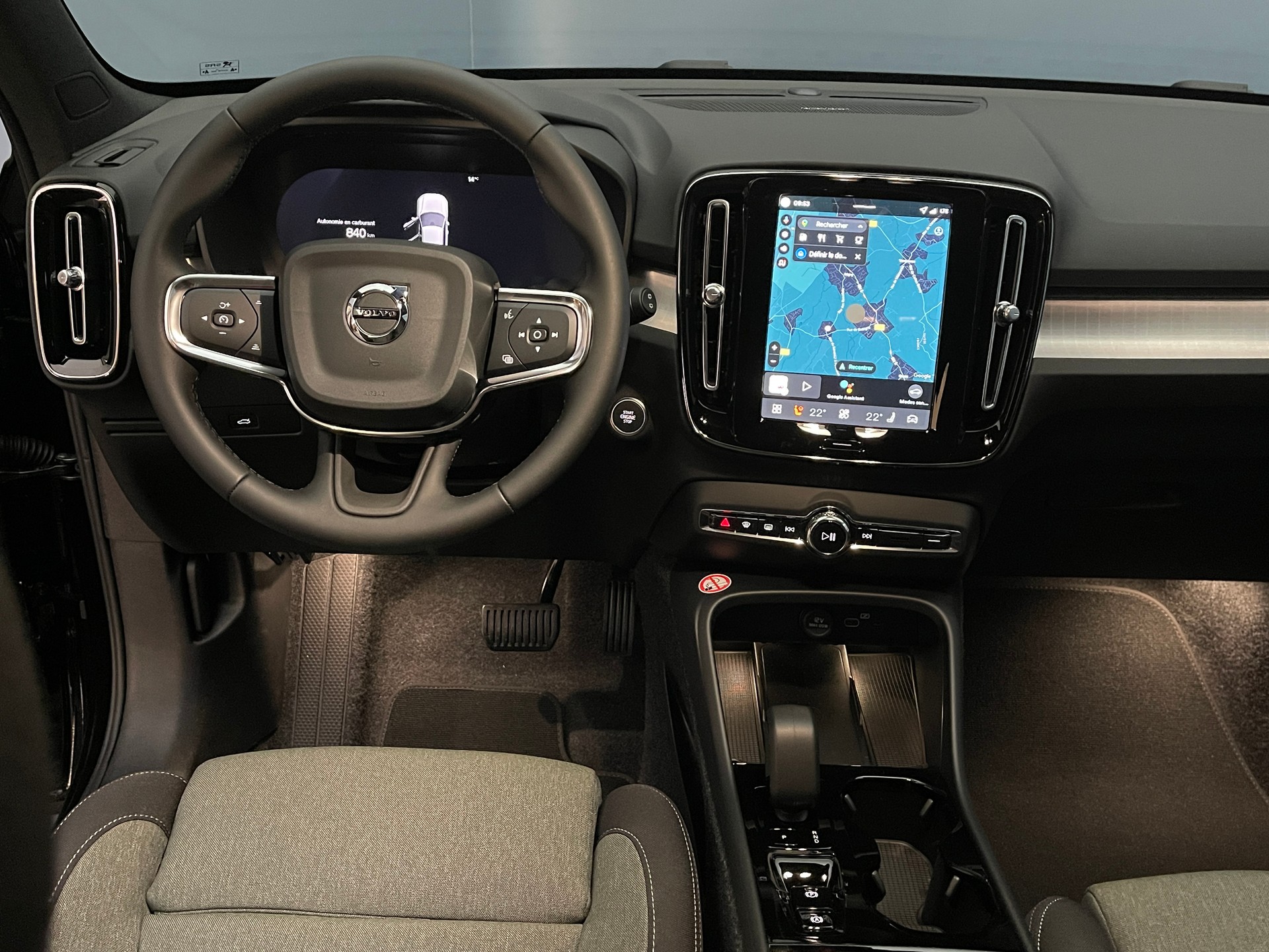 VOLVO XC40 2.0 B3 MH Plus Dark-image-11