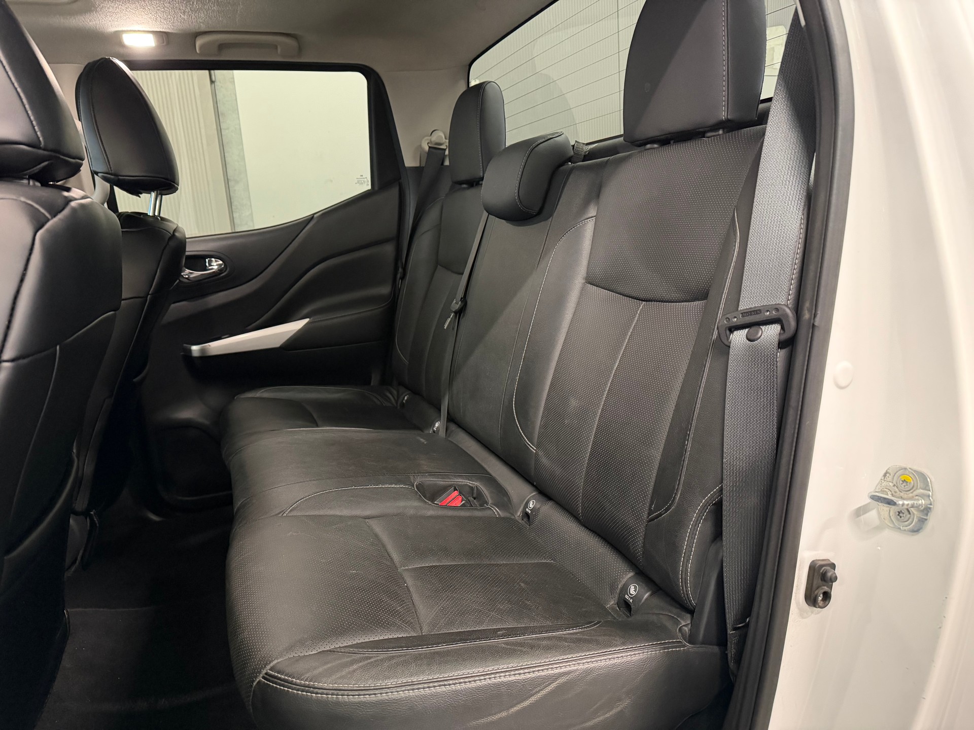 NISSAN Navara Double Cab Tekna 2.3 dCi 4WD Automatic-image-11