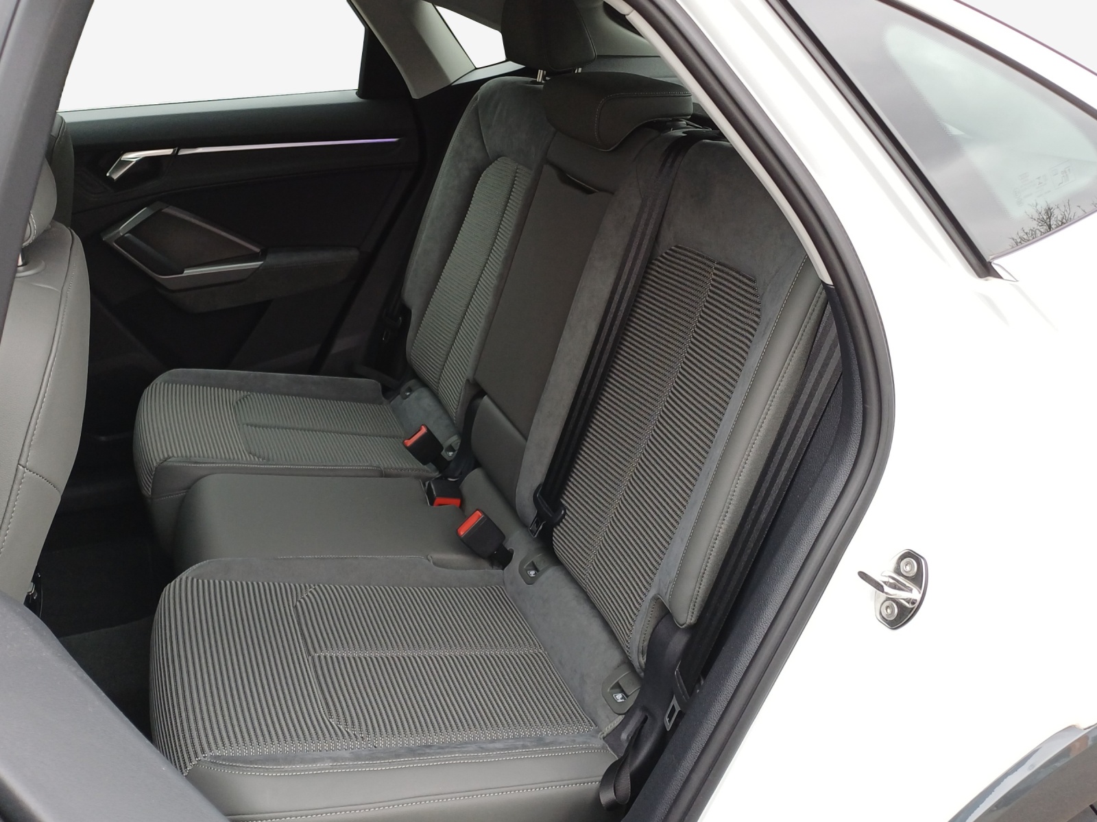 AUDI Q3 Sportback 45 TFSI S line quattro S-tronic-image-11