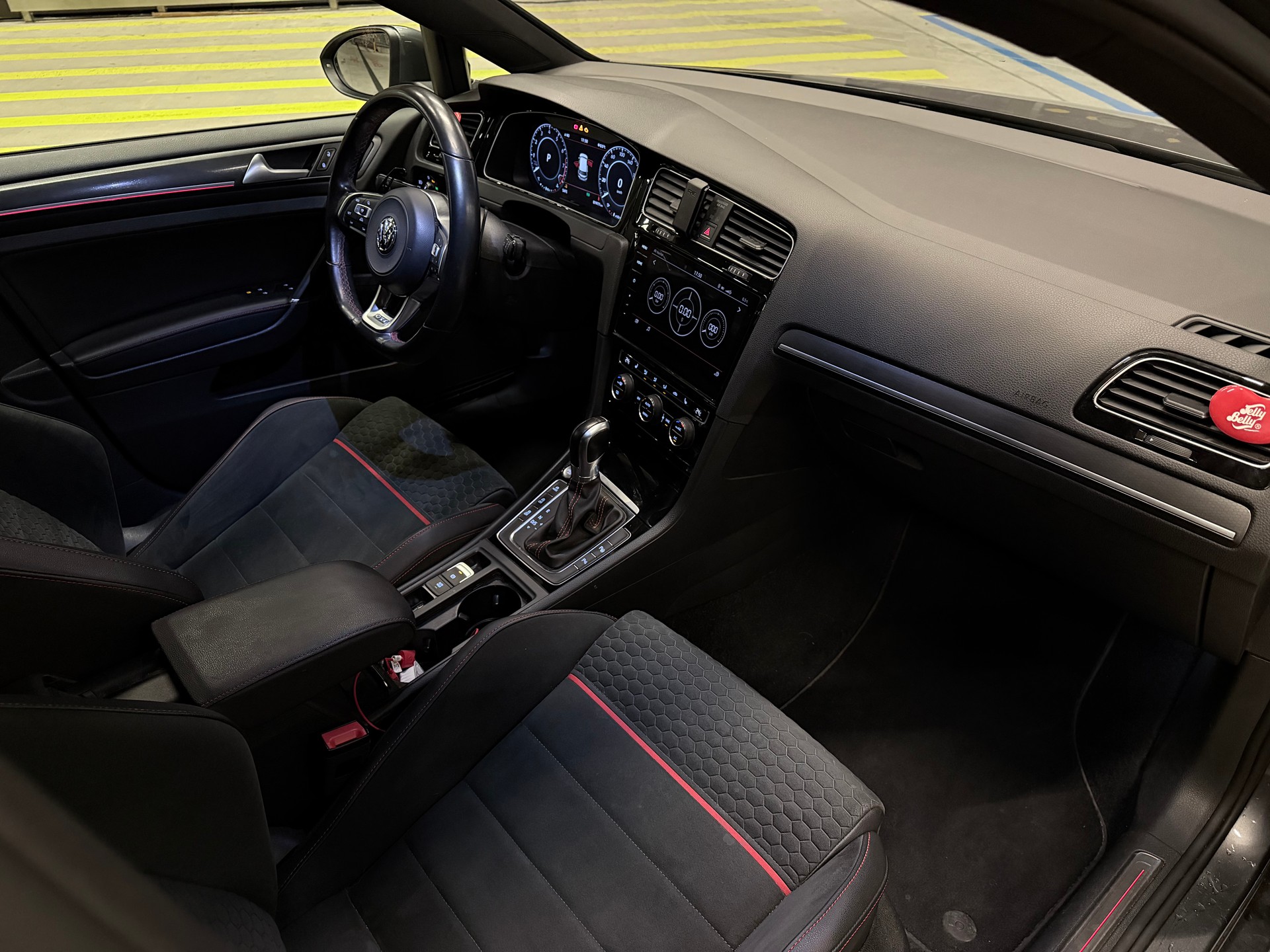 VW GOLF-image-7