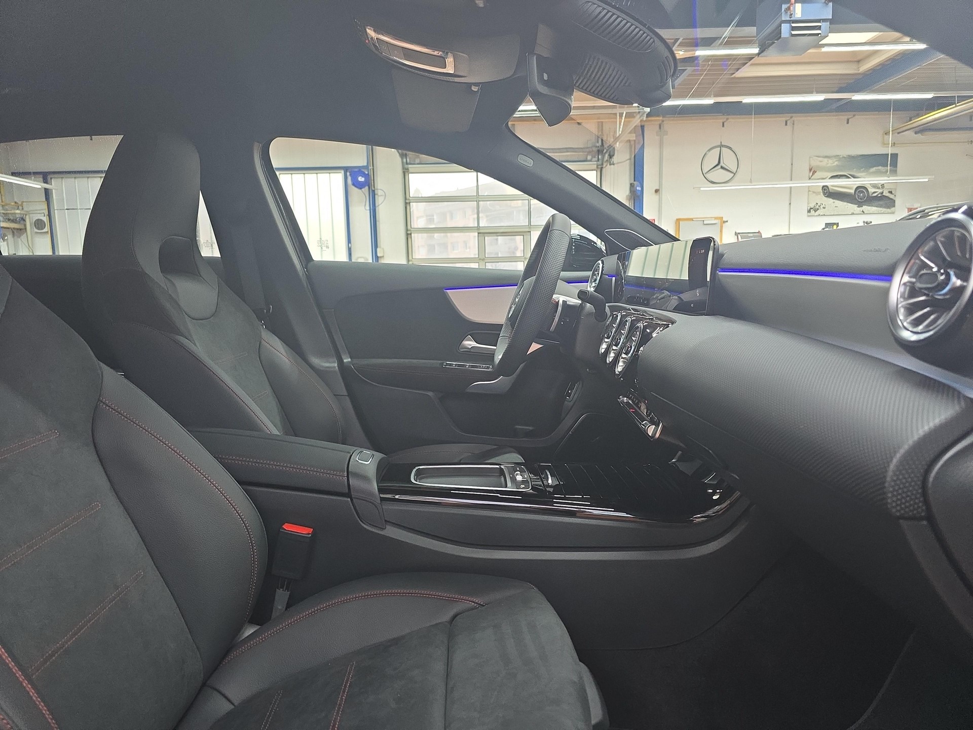 MERCEDES-BENZ A 250 e EQ Star AMG Line-image-6