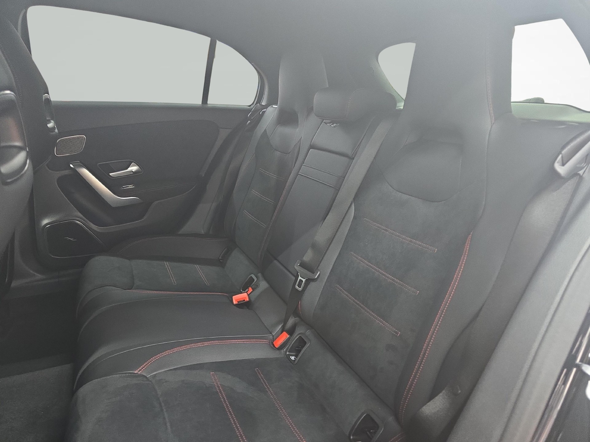 MERCEDES-BENZ A 250 e EQ Star AMG Line-image-8