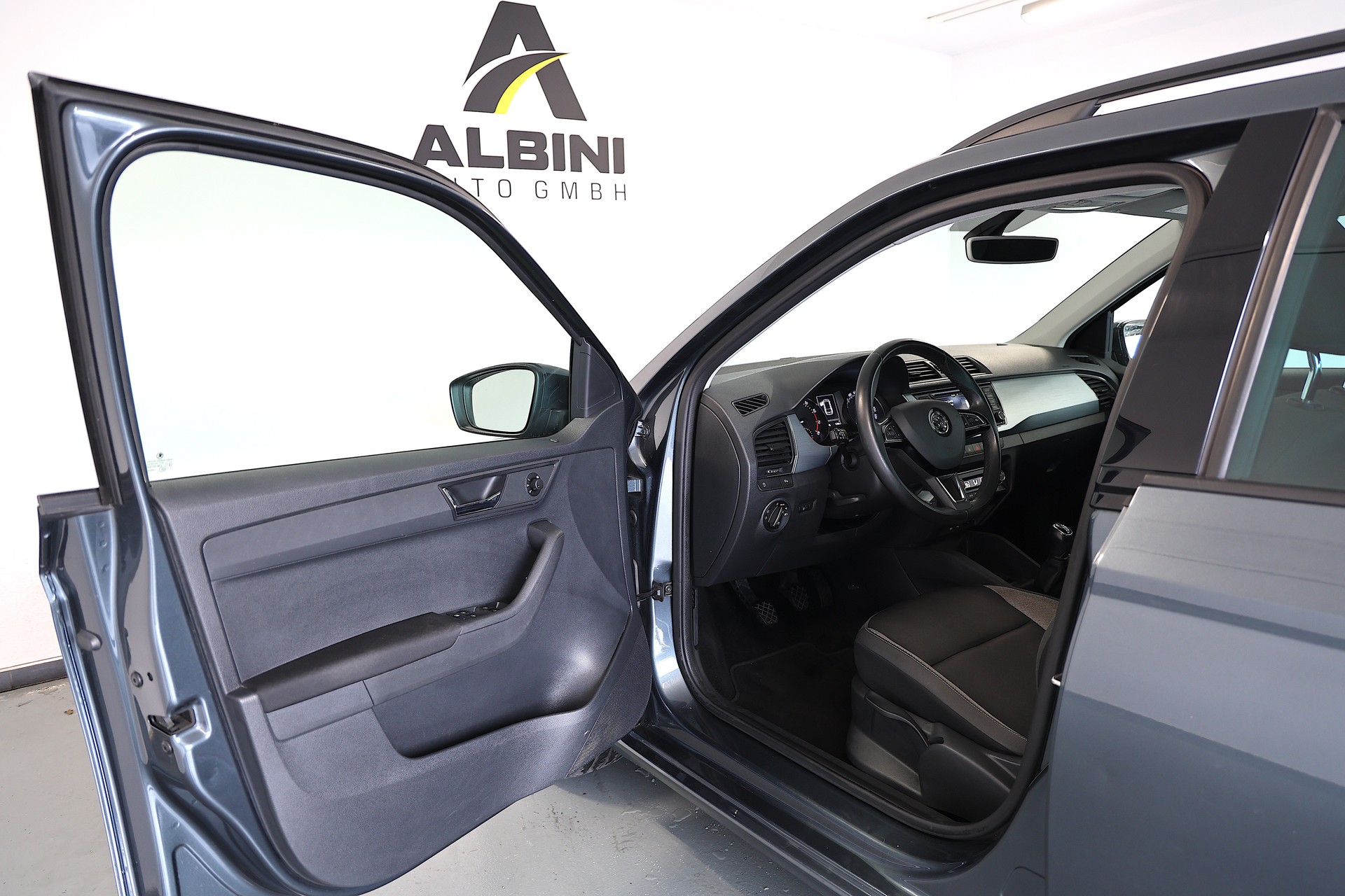 SKODA Fabia 1.0 TSI Ambition-image-4