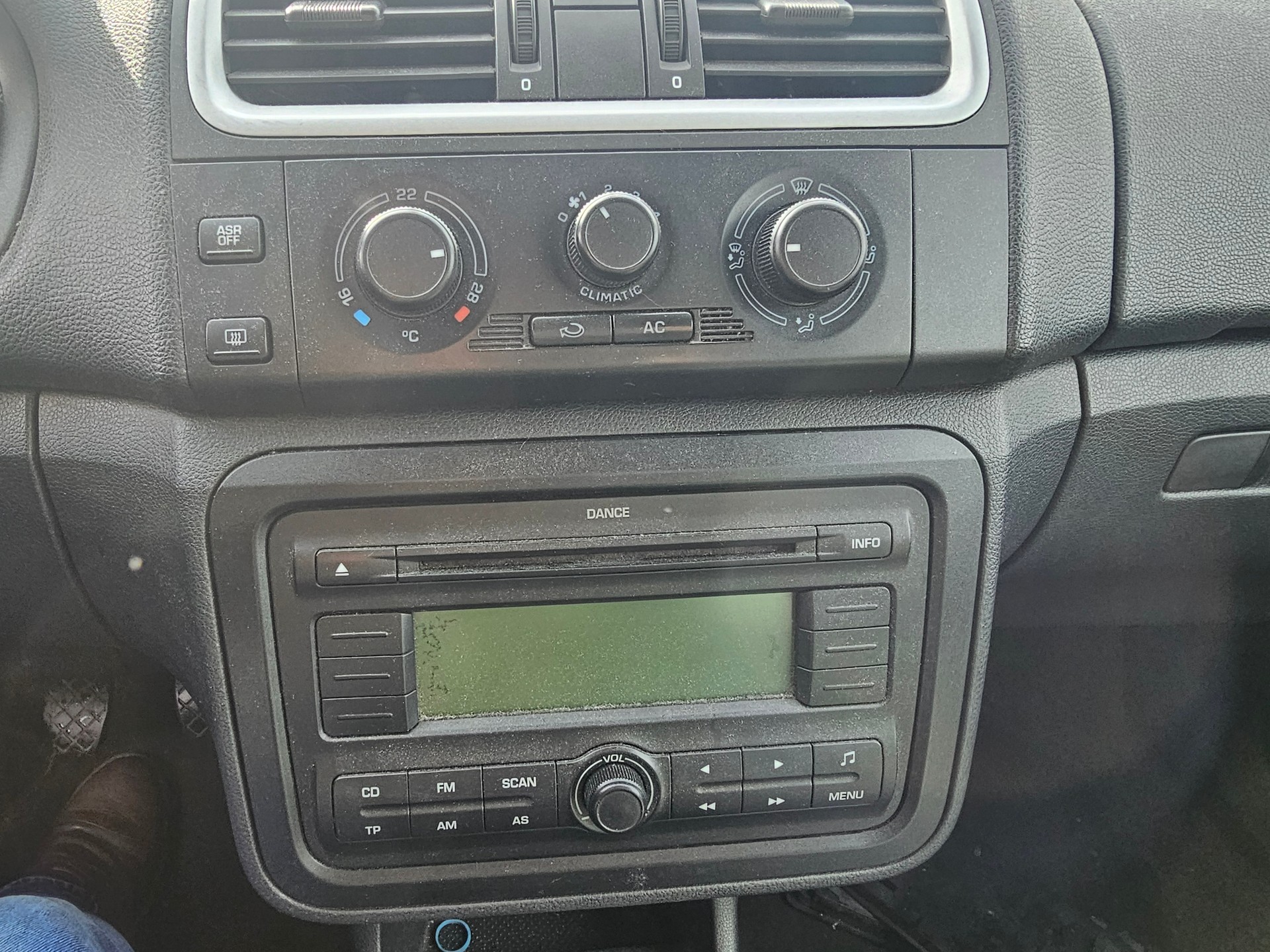 SKODA Fabia 1.2 Entry-image-10