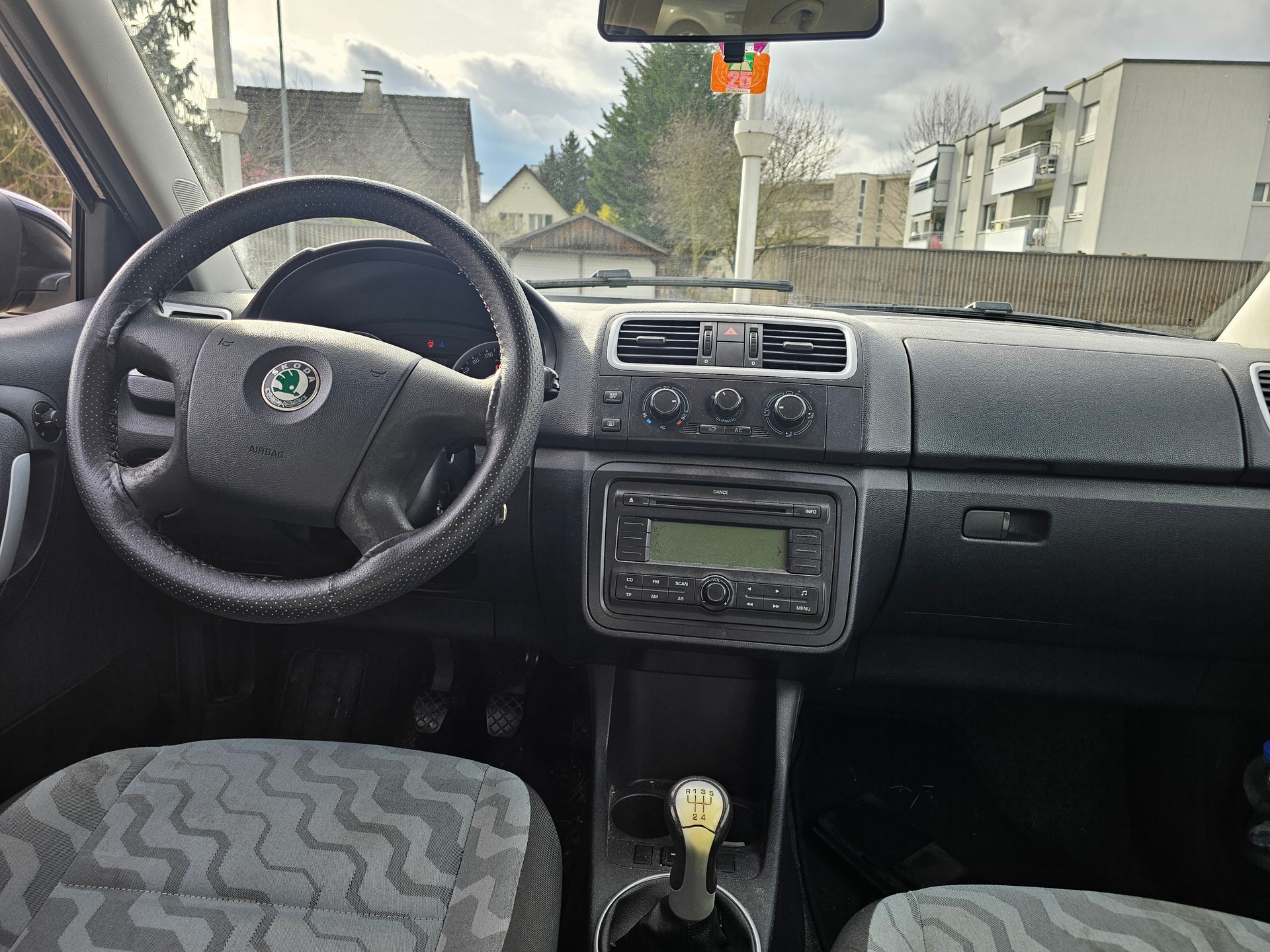 SKODA Fabia 1.2 Entry-image-12