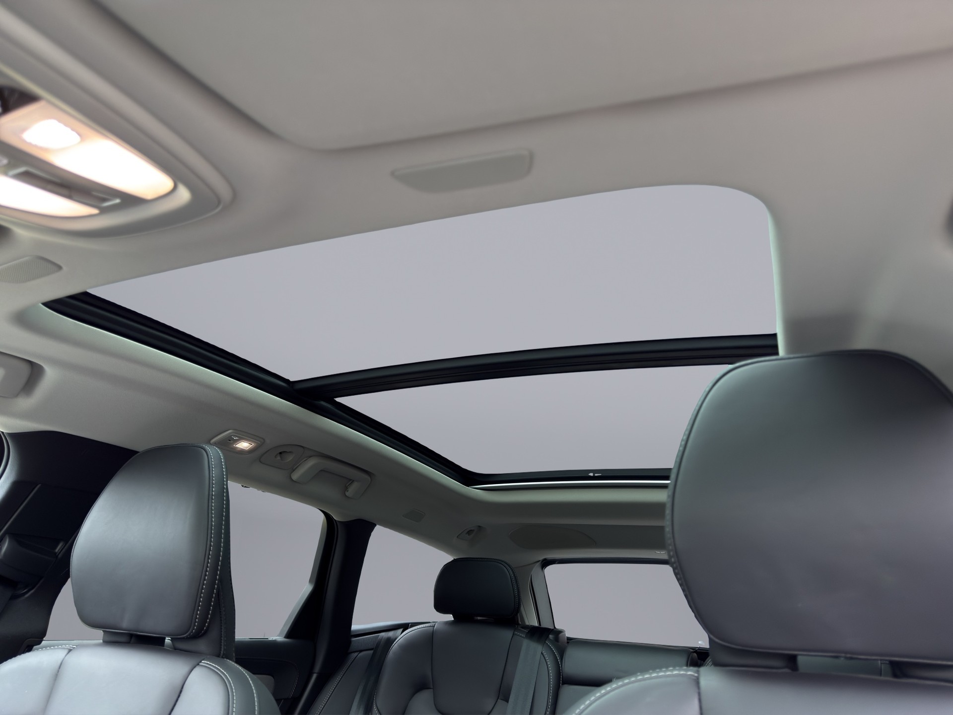 VOLVO V90 2.0 T8 TE Ultimate Dark eAWD-image-18