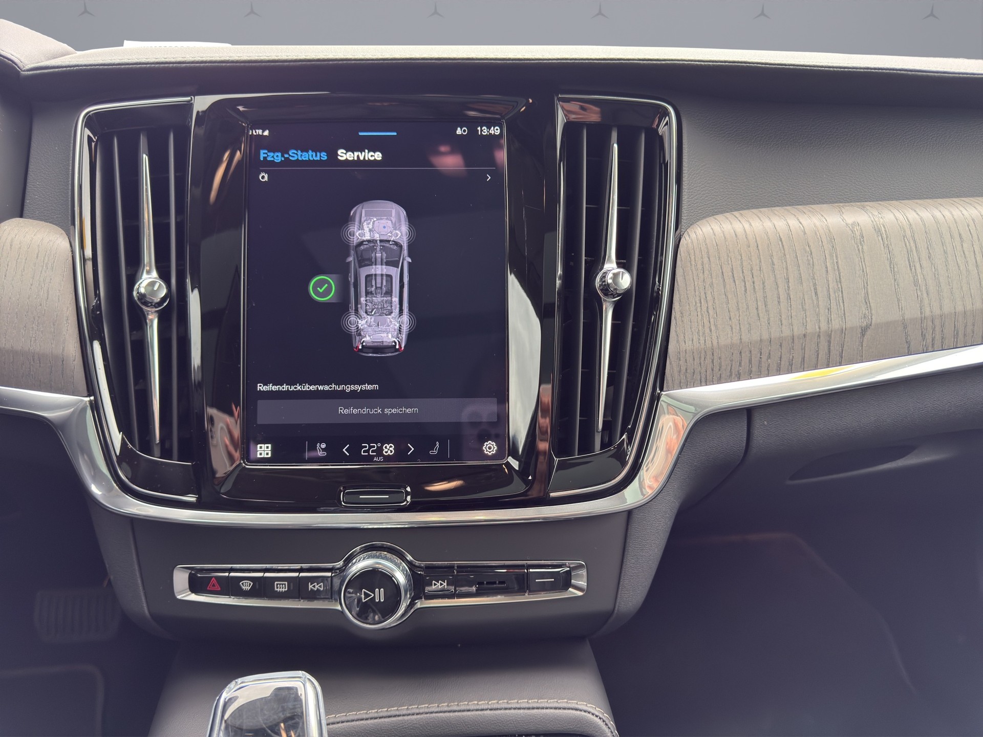 VOLVO V90 2.0 T8 TE Ultimate Dark eAWD-image-14