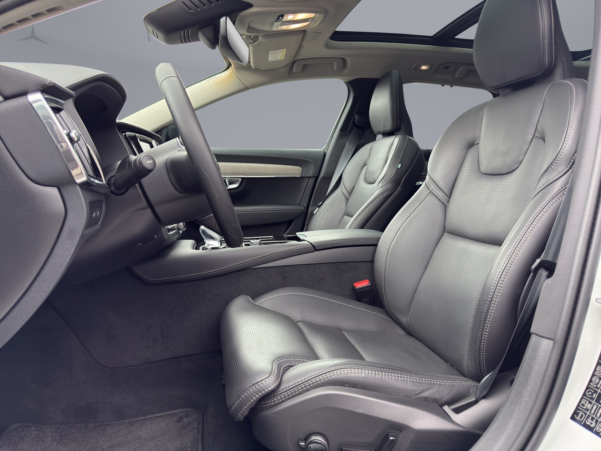 VOLVO V90 2.0 T8 TE Ultimate Dark eAWD-image-8
