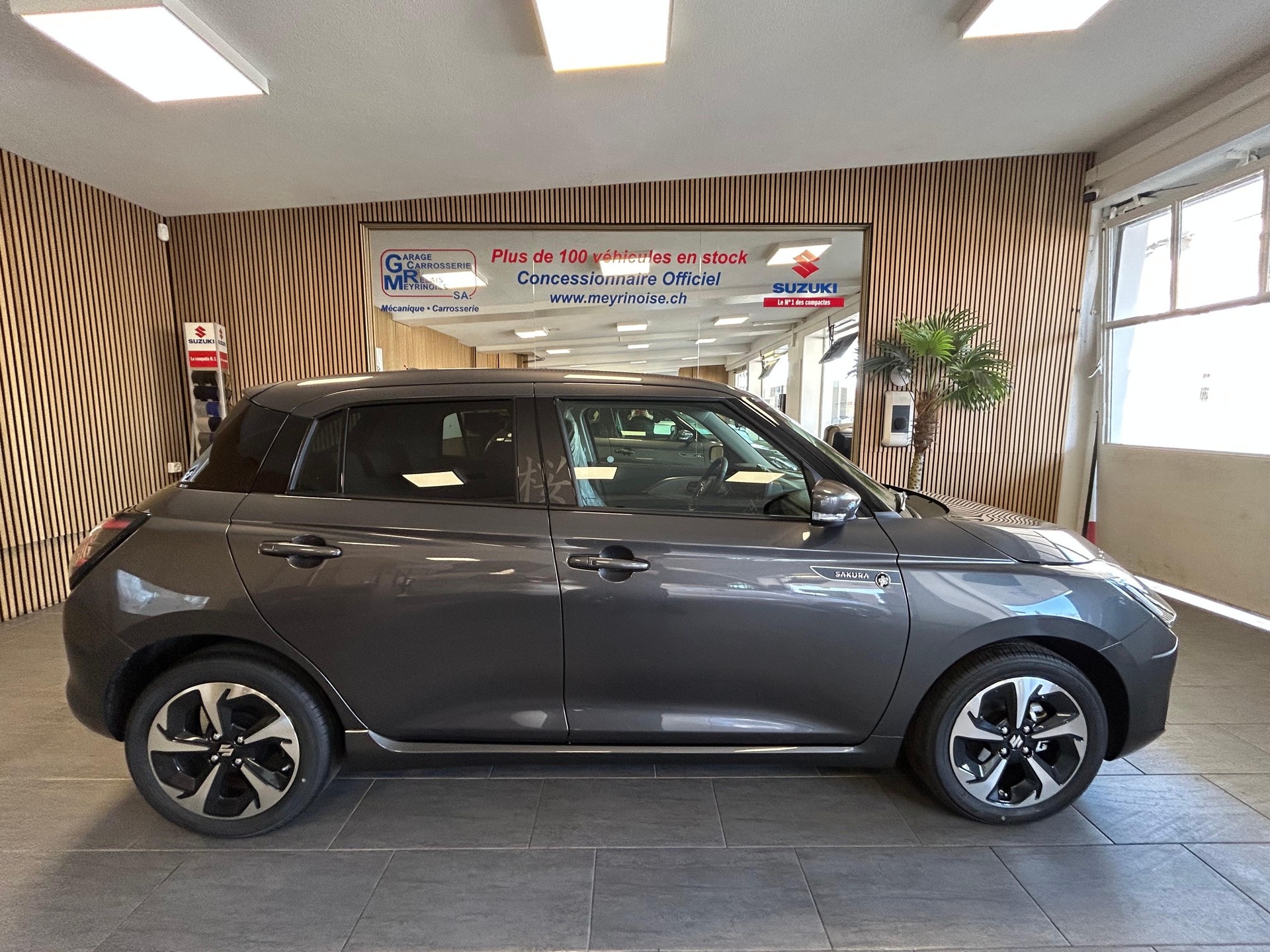 SUZUKI Swift 1.2 Sakura Top Hybrid-image-0