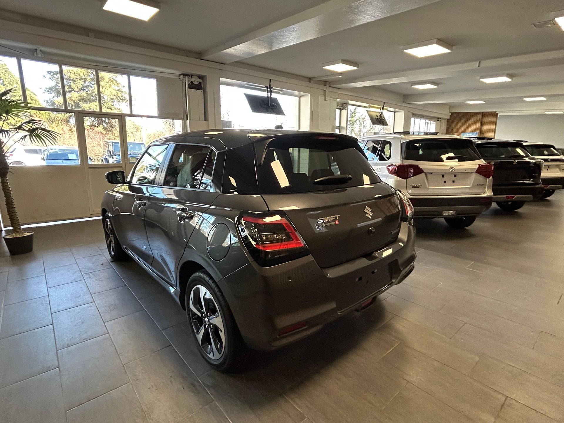 SUZUKI Swift 1.2 Sakura Top Hybrid-image-4