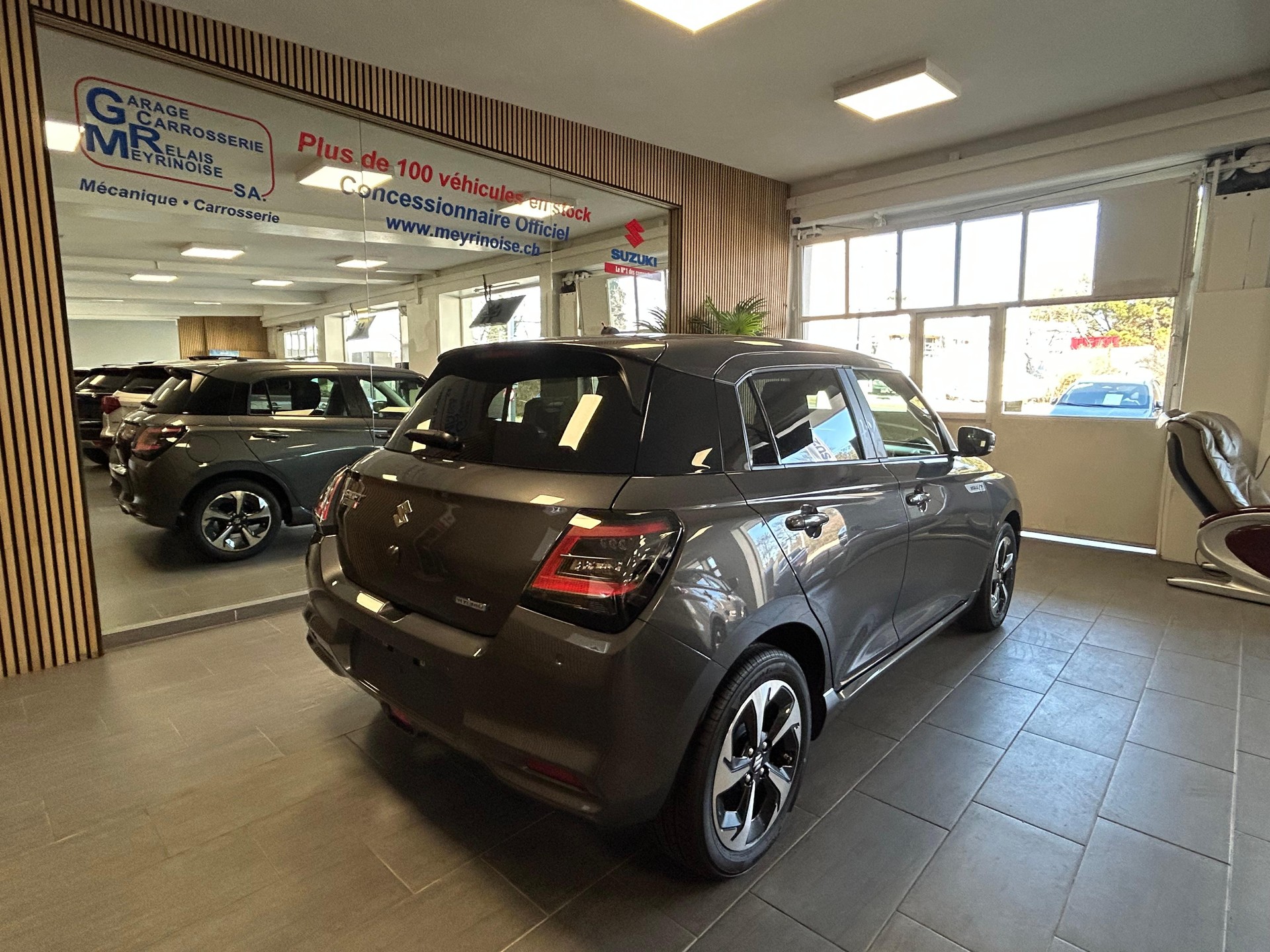 SUZUKI Swift 1.2 Sakura Top Hybrid-image-6