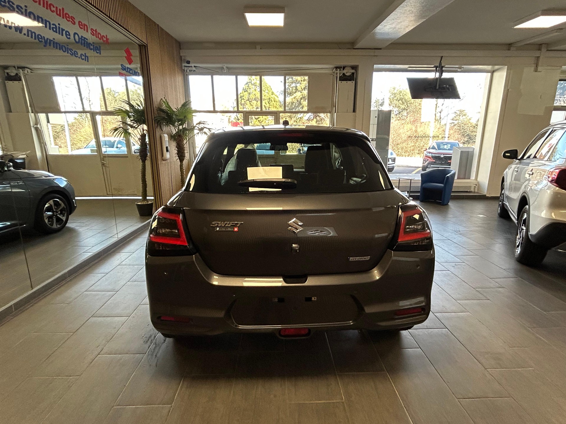 SUZUKI Swift 1.2 Sakura Top Hybrid-image-5