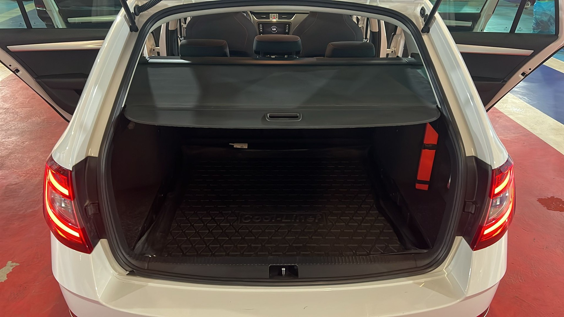 SKODA 1.6 TDI DSG-showroom-element-3
