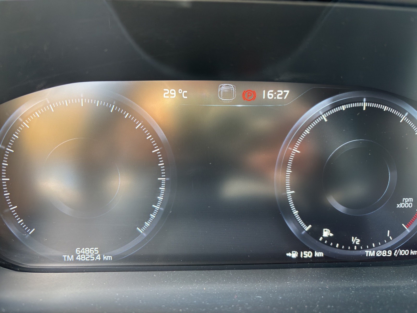 VOLVO XC60 2.0 B5 MH R-Design AWD-image-7