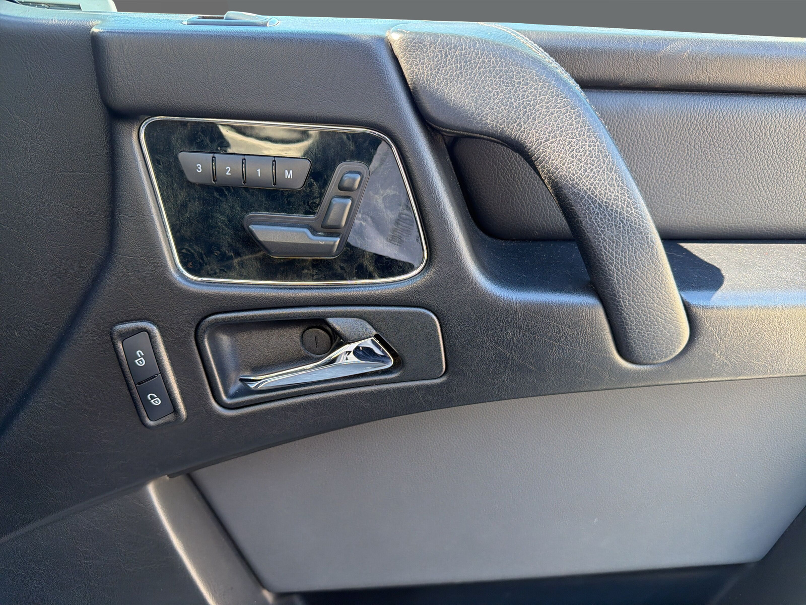 MERCEDES-BENZ G 350 BlueTEC-image-16