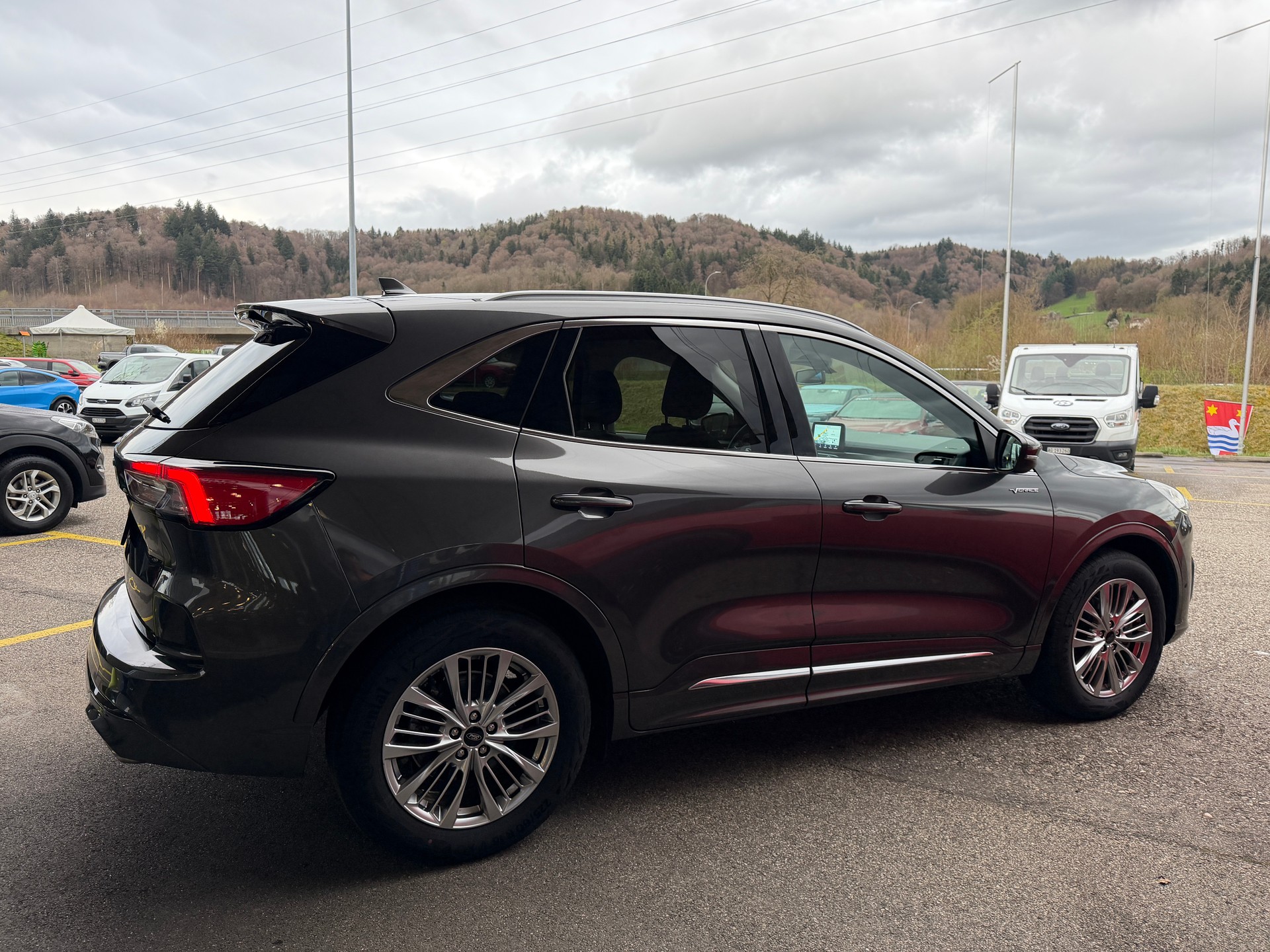 FORD Kuga 2.5 PHEV Vignale 2WD-image-5