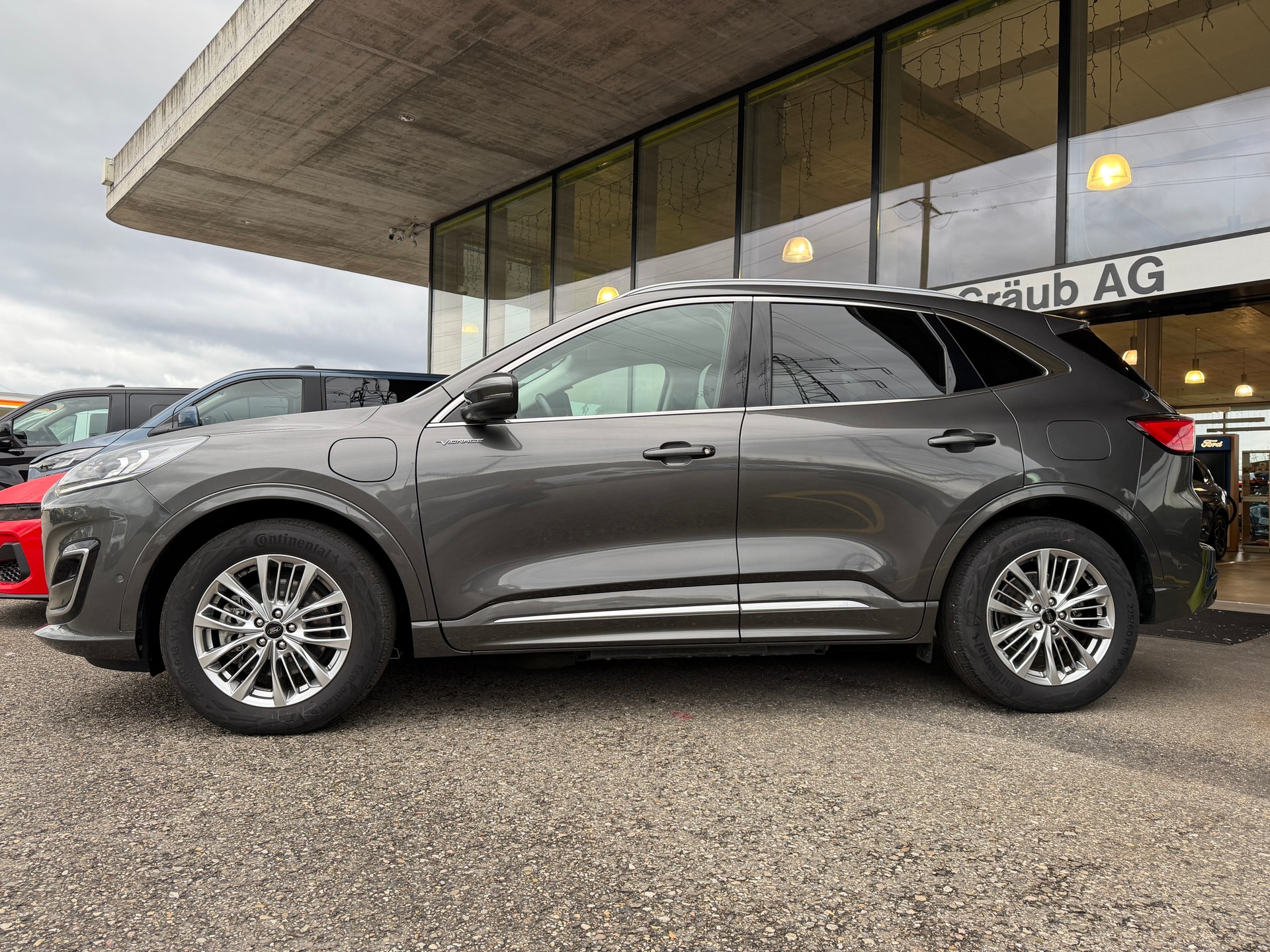 FORD Kuga 2.5 PHEV Vignale 2WD-image-3