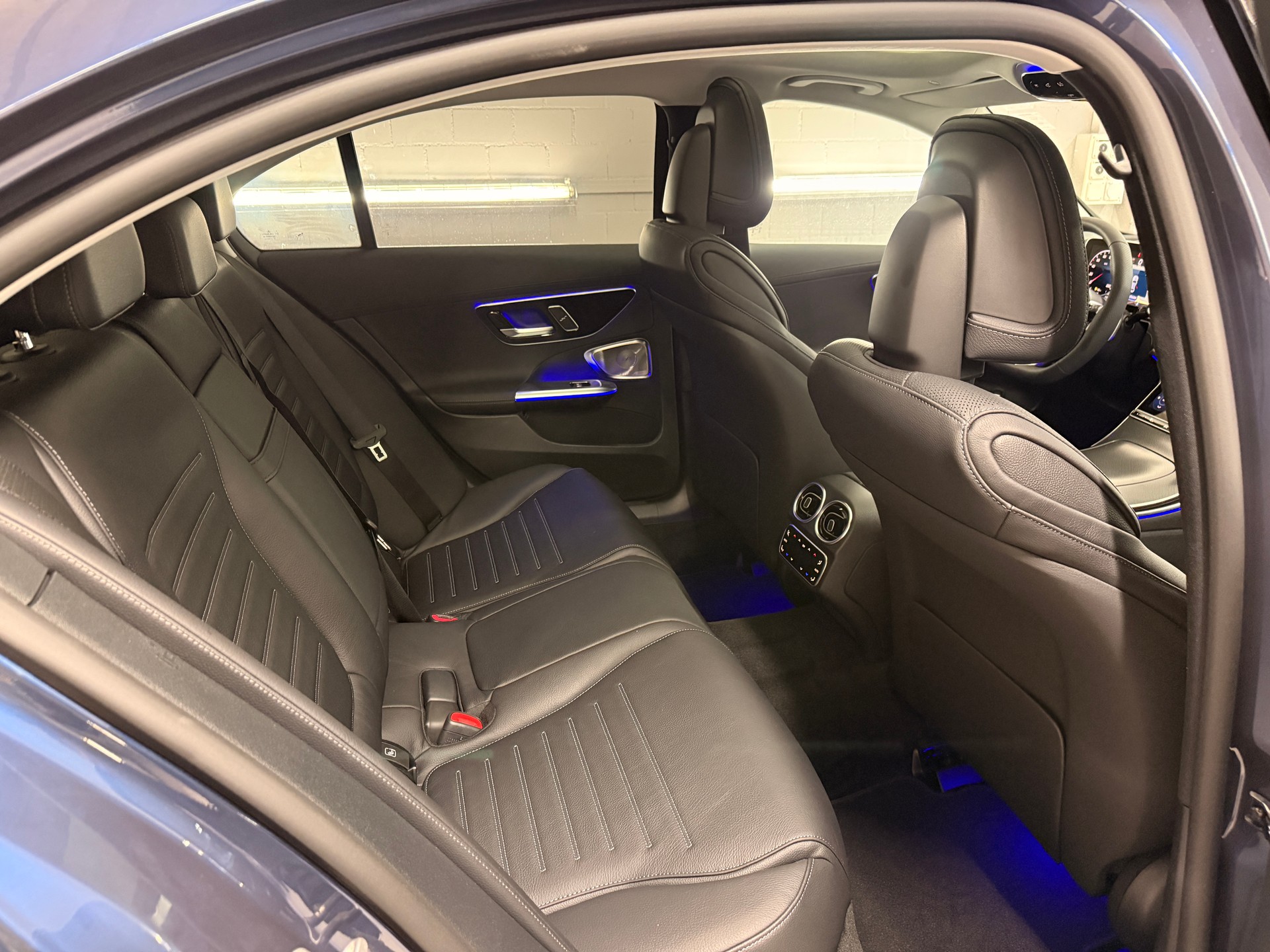 MERCEDES-BENZ C 300 4MATIC Limousine-image-8