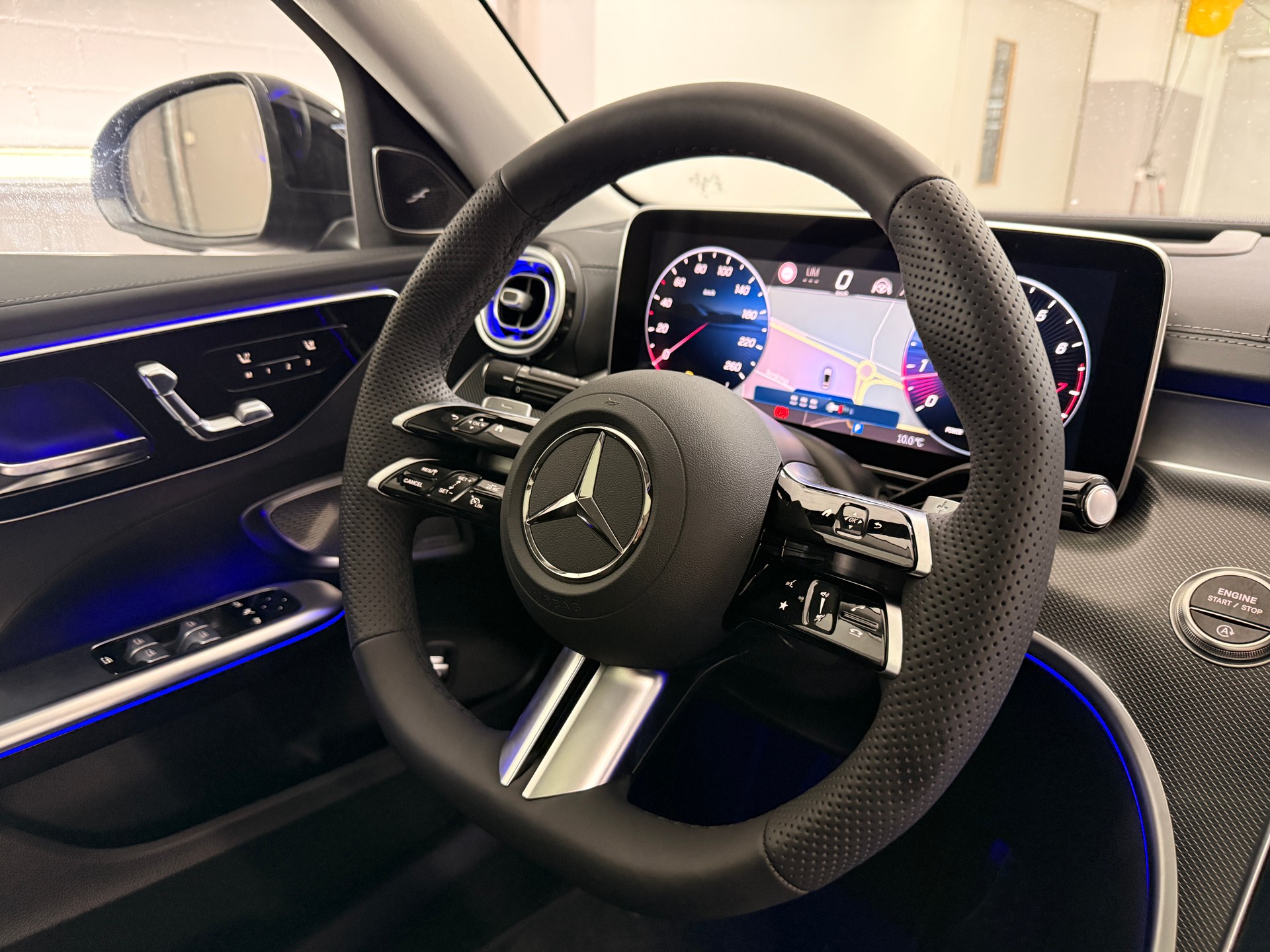 MERCEDES-BENZ C 300 4MATIC Limousine-image-15