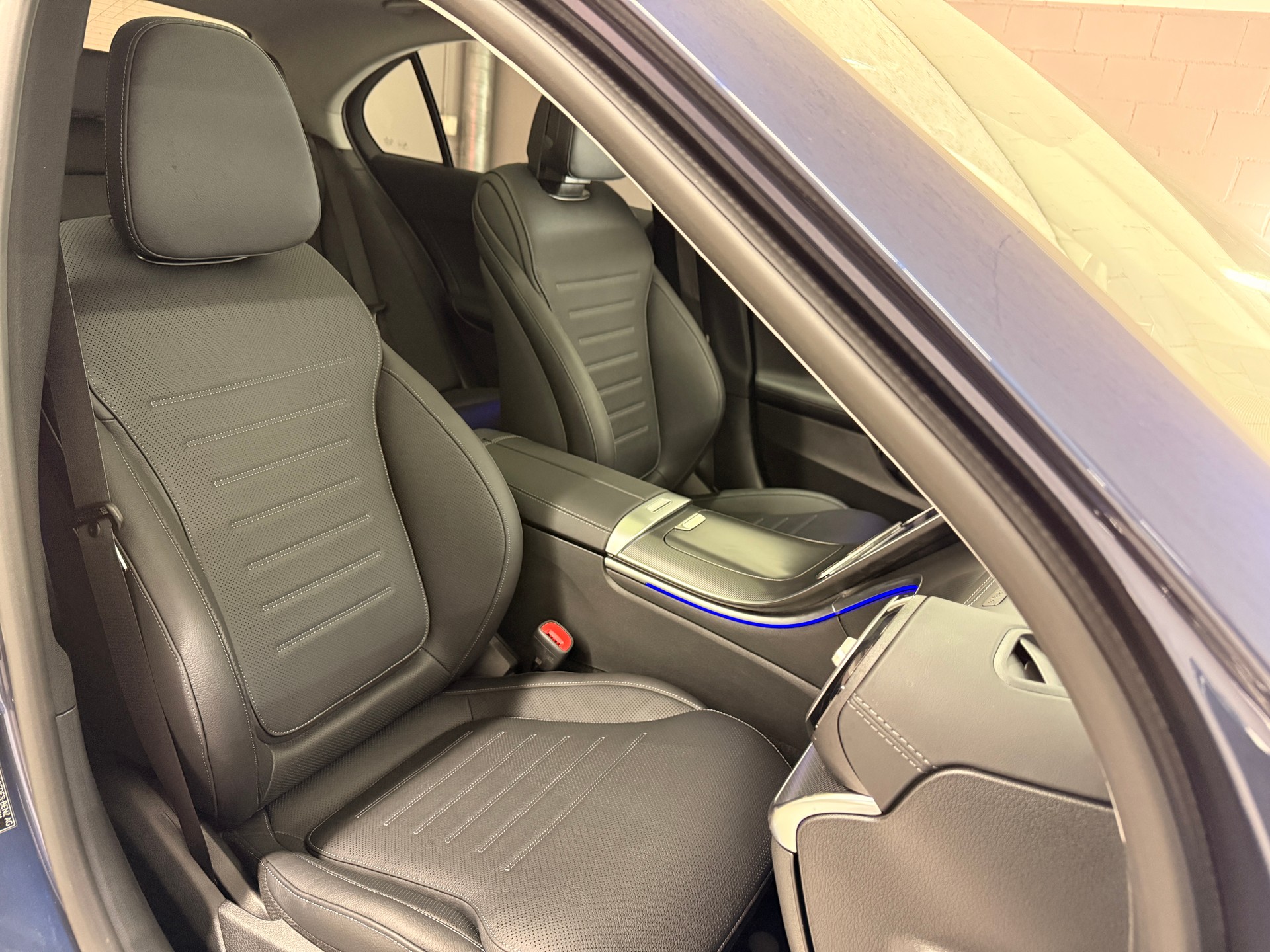 MERCEDES-BENZ C 300 4MATIC Limousine-image-9