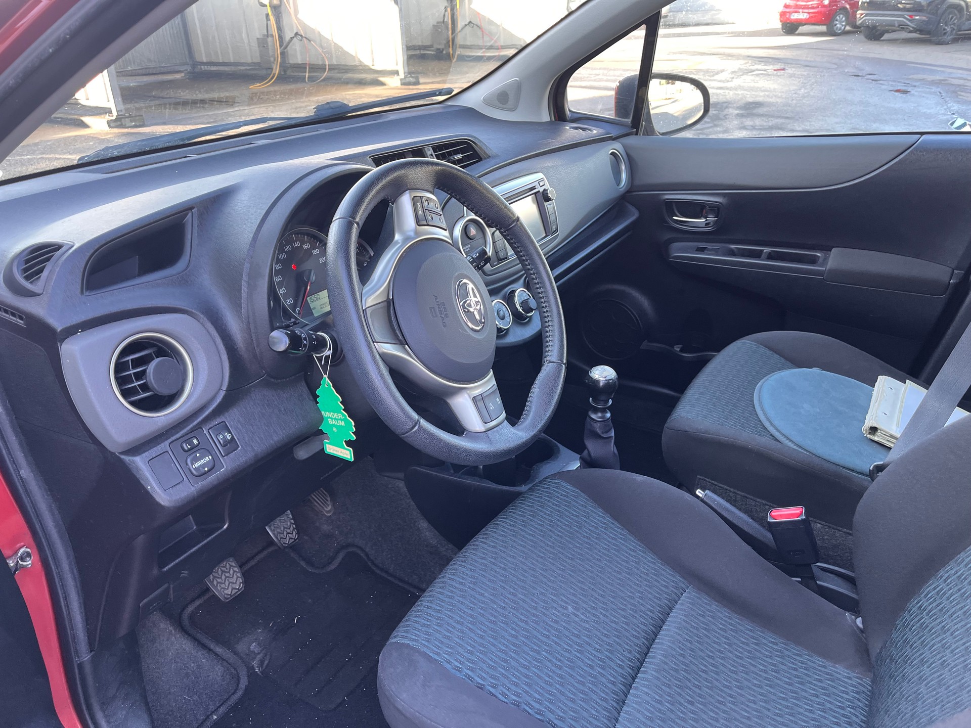 TOYOTA YARIS-image-3