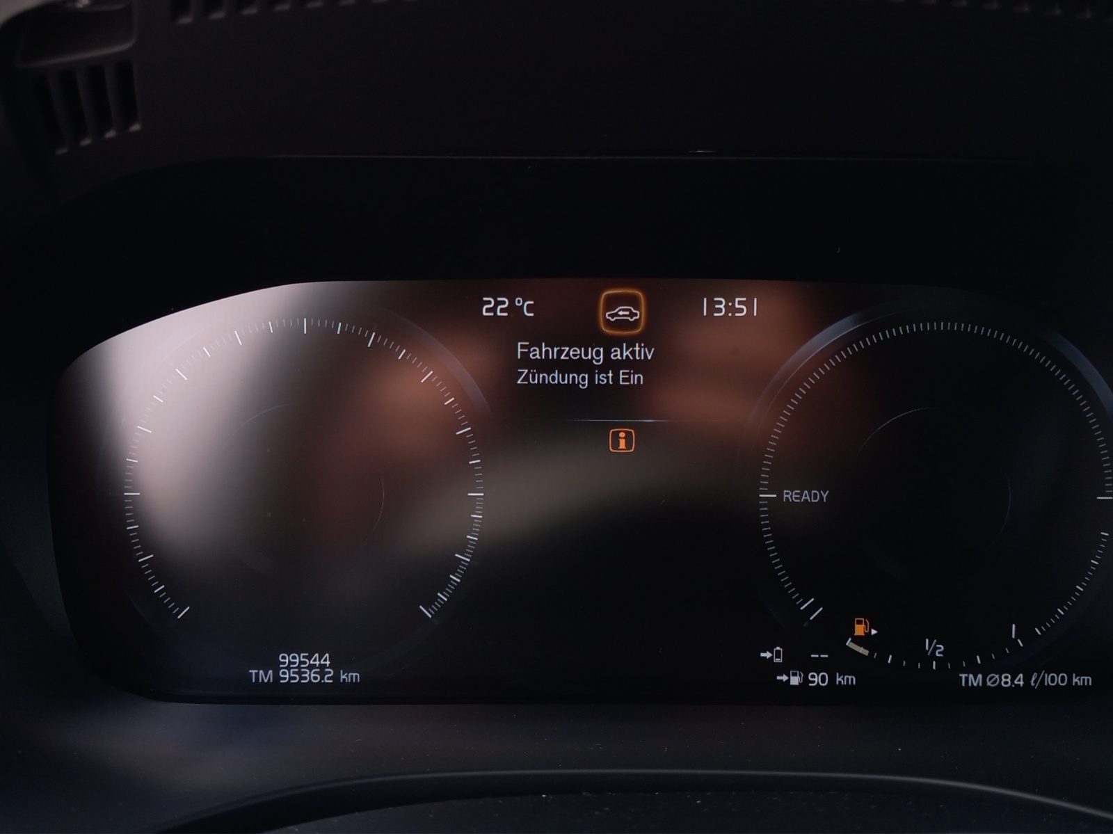 VOLVO XC60 2.0 T6 TE R-Design eAWD-image-18
