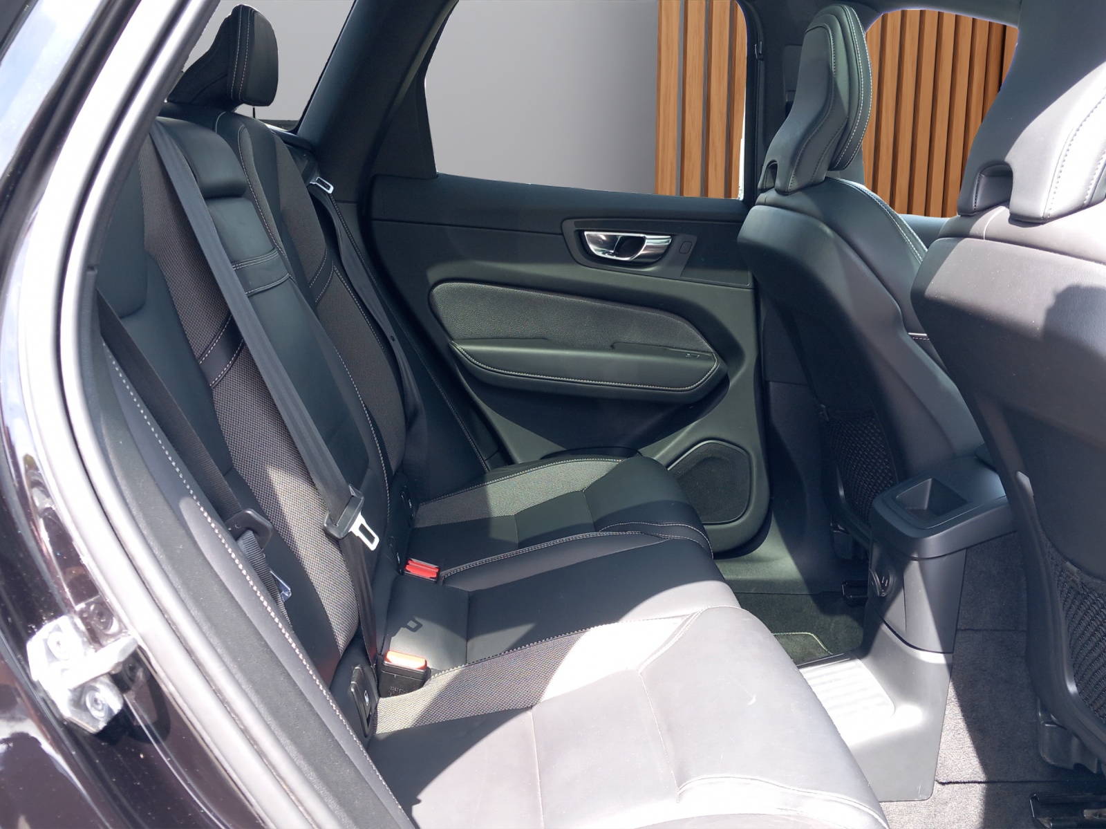 VOLVO XC60 2.0 T6 TE R-Design eAWD-image-14