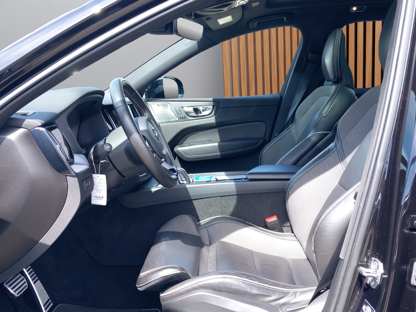 VOLVO XC60 2.0 T6 TE R-Design eAWD-image-12