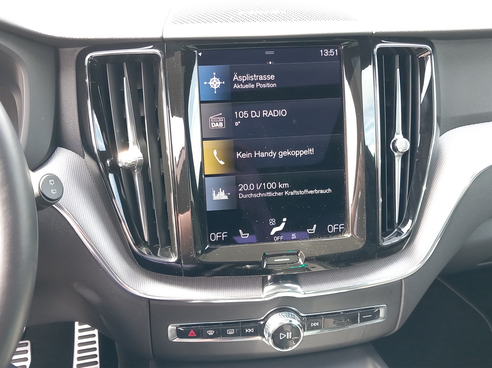 VOLVO XC60 2.0 T6 TE R-Design eAWD-image-17