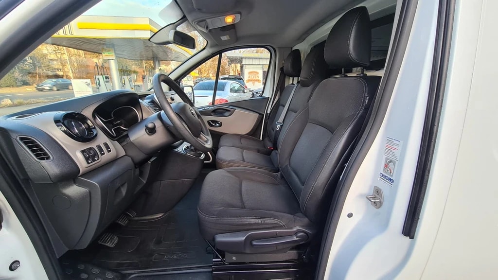 NISSAN NV300 dCi 125 2.9 L2H1 Comfort ** L2 H1 **3-Plätzer ** RF-Kamera ** Anh-Kupplung ** Werkstatt-Einrichtung ** Frisch Ab MFK-image-12