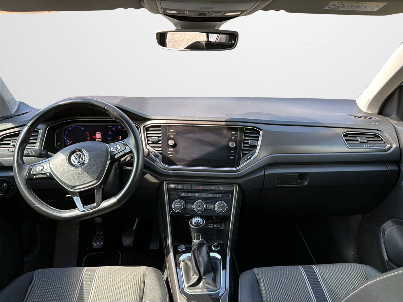 VW T-Roc 1.0 TSI Advance-image-10