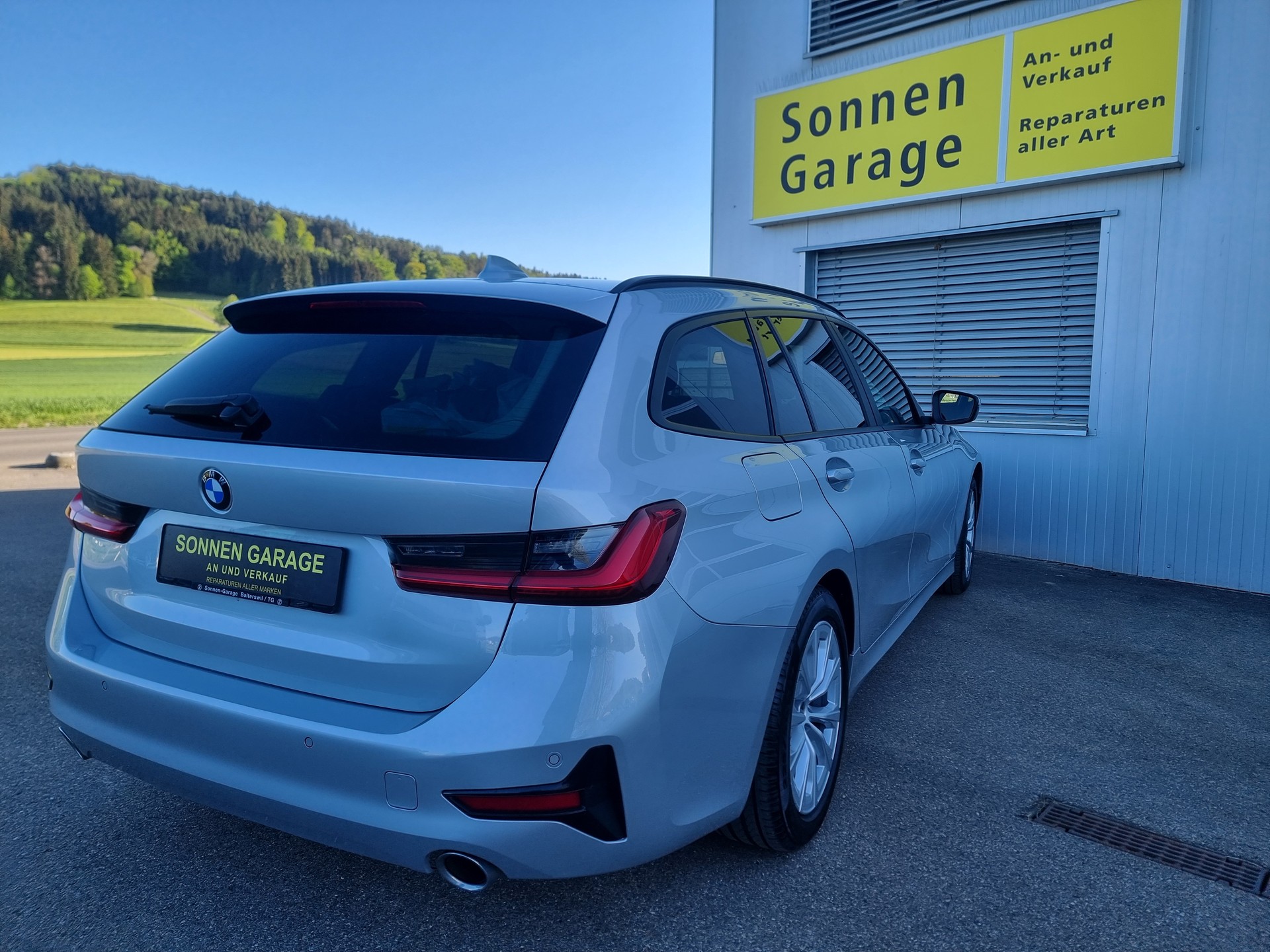 BMW 320d xDrive 48V Touring Steptronic-image-13
