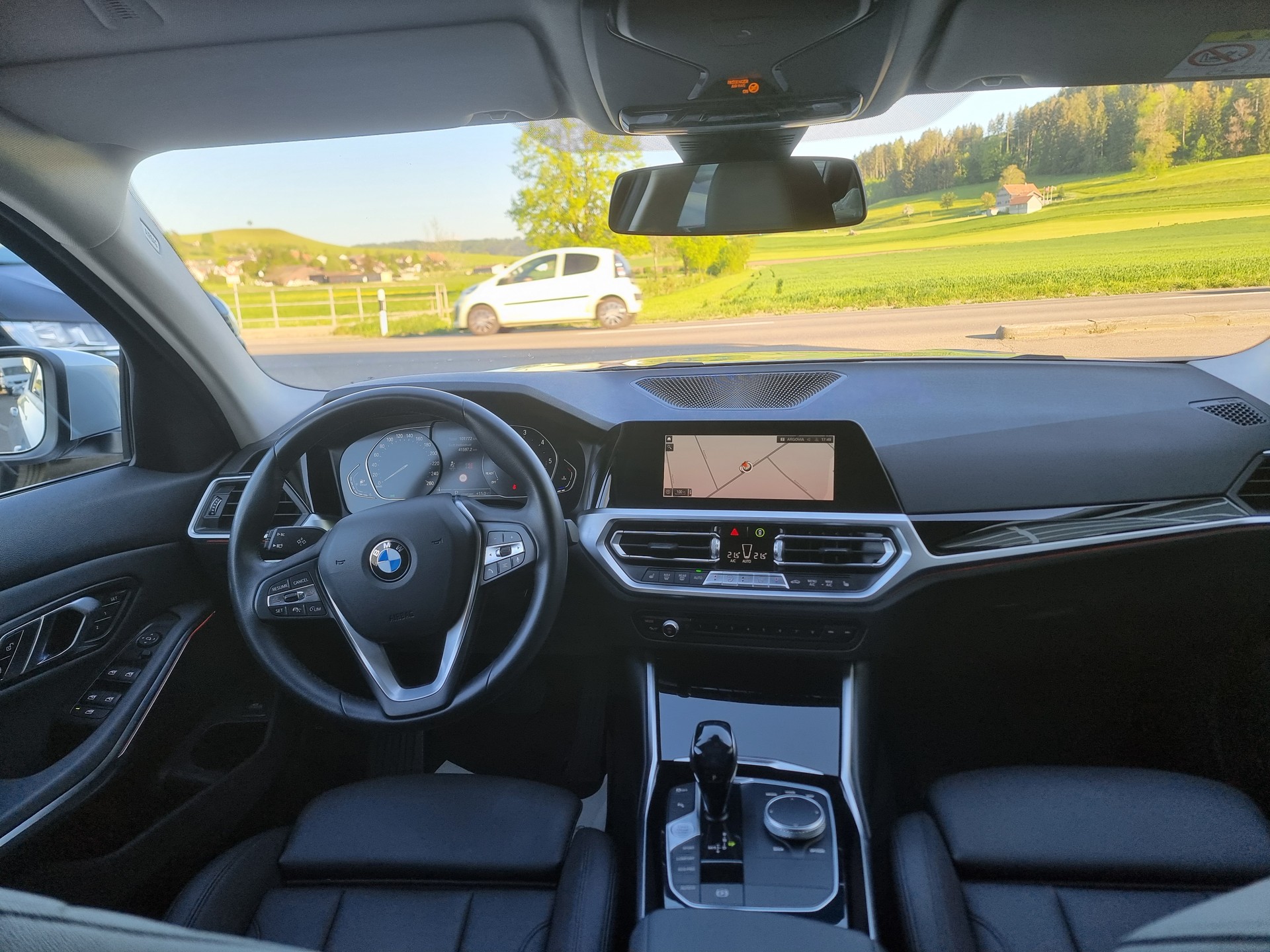 BMW 320d xDrive 48V Touring Steptronic-image-9